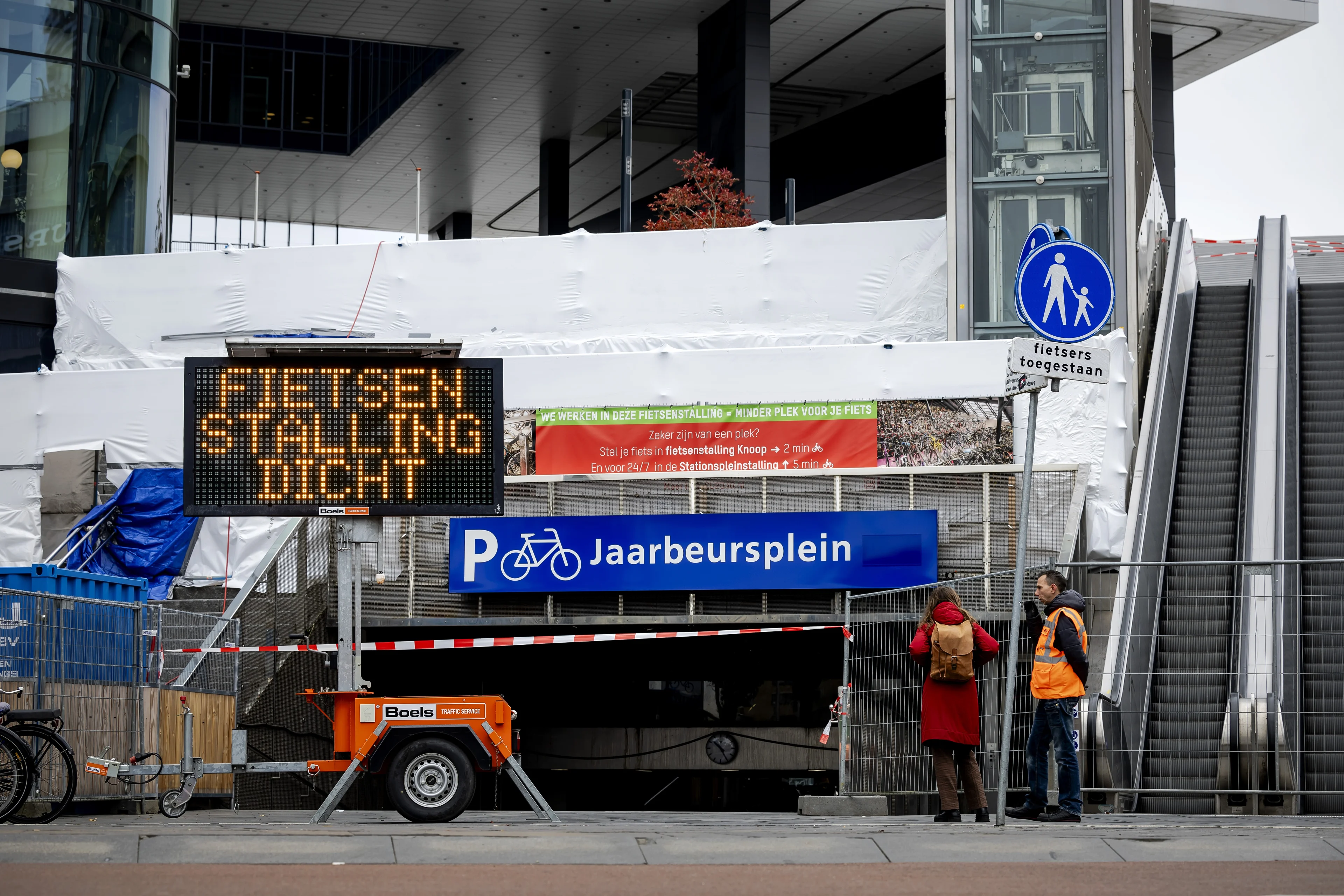 Fietsenstalling Jaarbeurs weer open na ontdekken scheuren