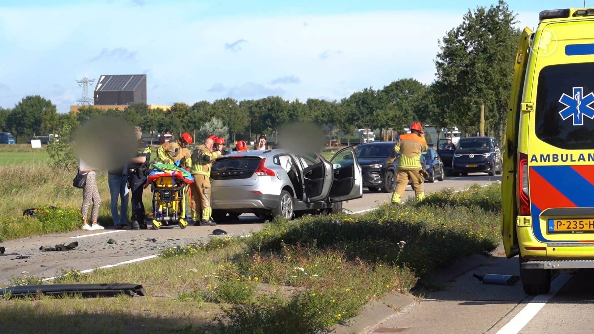 Twee automobilisten gewond bij frontale botsing in Oosterhout
