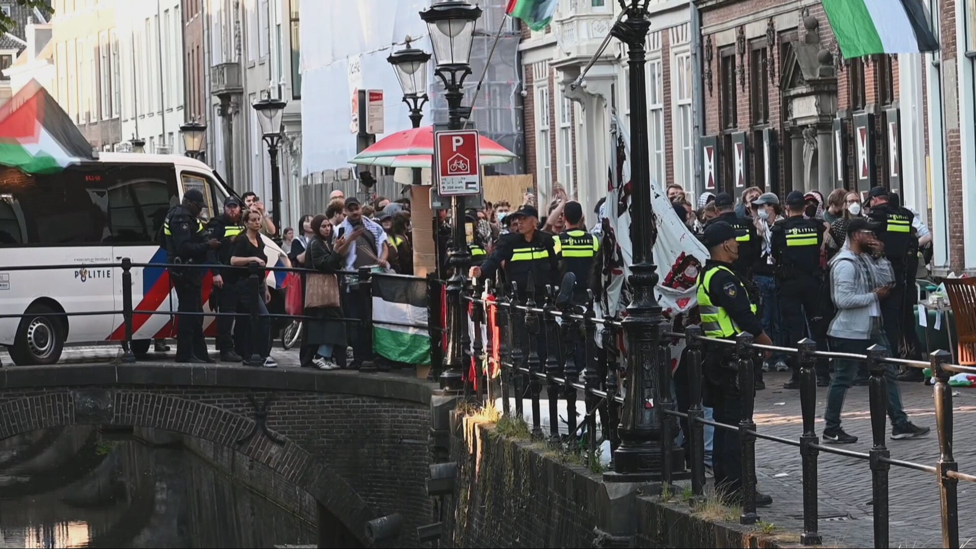 Politie grijpt in bij bezetting pand Universiteit Utrecht, 49 aanhoudingen