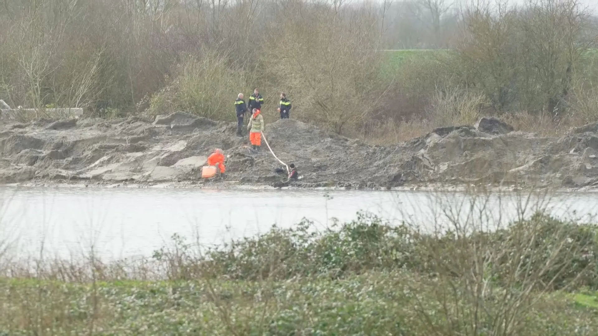 Visser vast in drijfzand bij Schalkwijk, meerdere helikopters uitgerukt