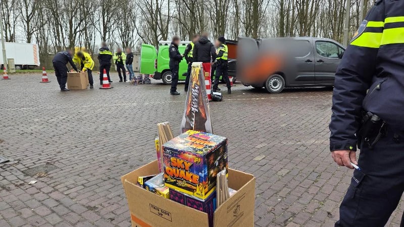 Bijna 5000 kilo vuurwerk in beslag genomen bij verkeerscontrole Den Haag