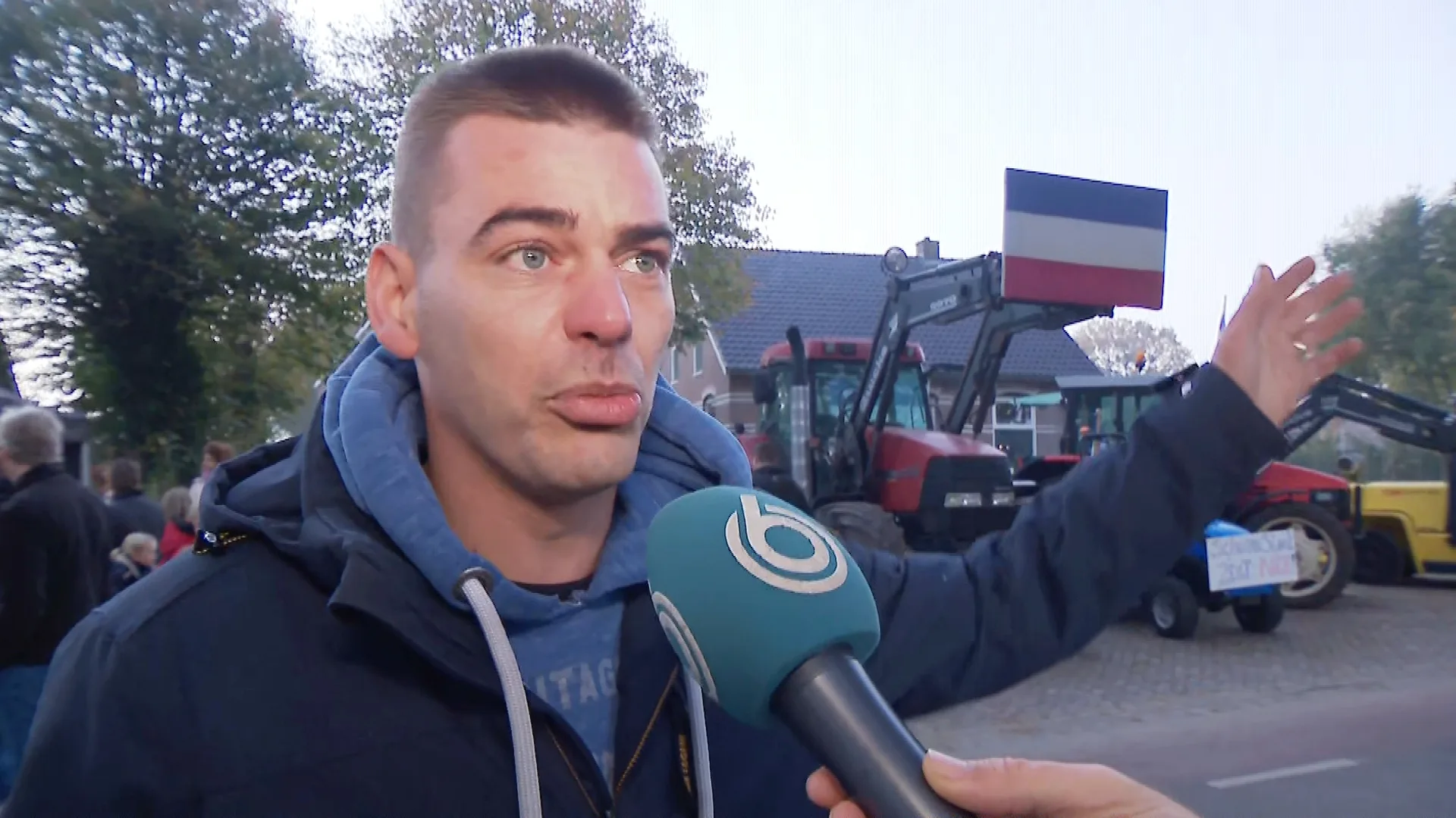 Bewoners Schuinesloot barricaderen opvanglocatie voor tientallen vluchtelingen