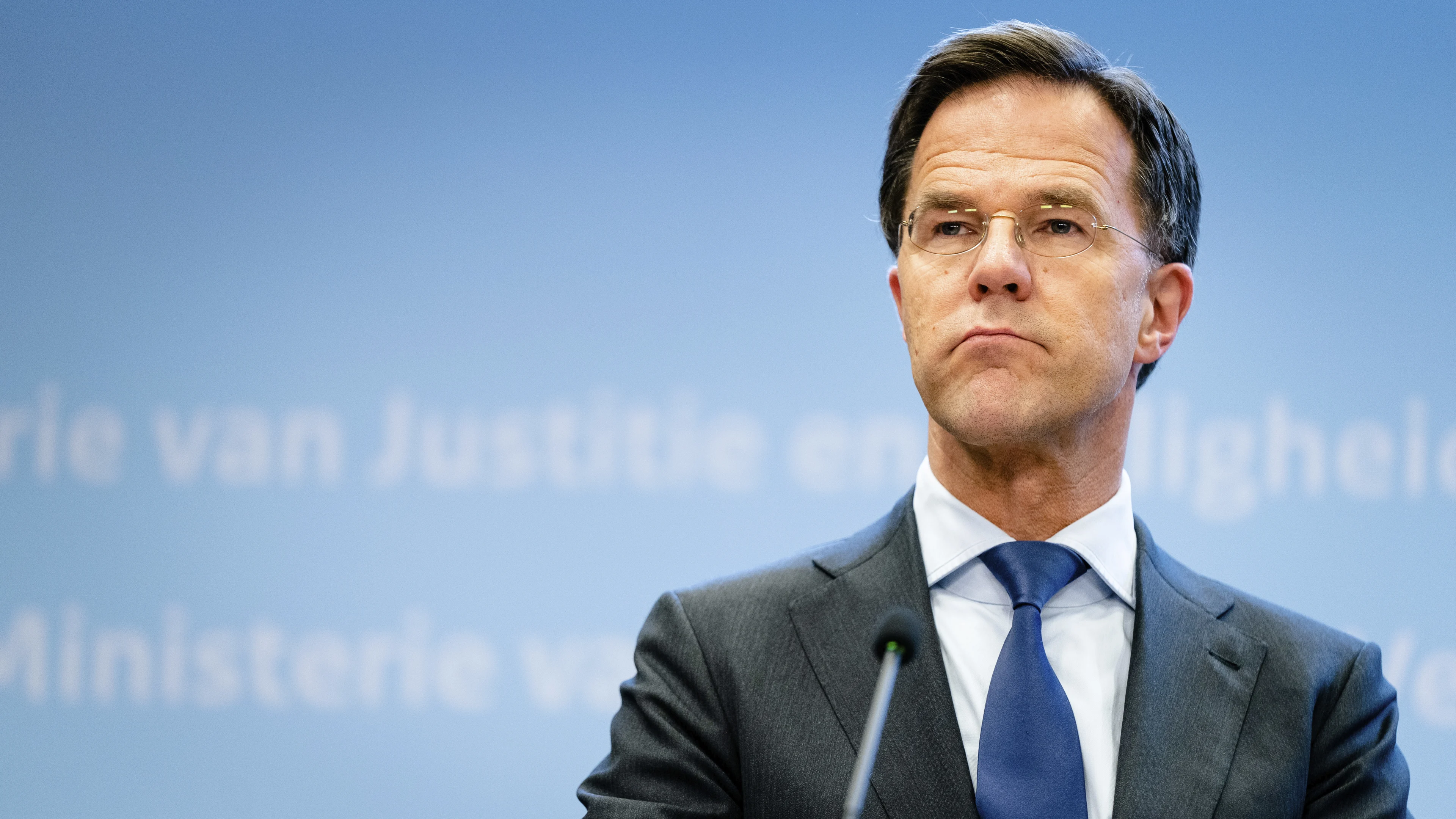 Rutte en De Jonge geven persconferentie: durft het kabinet meer coronamaatregelen te versoepelen?