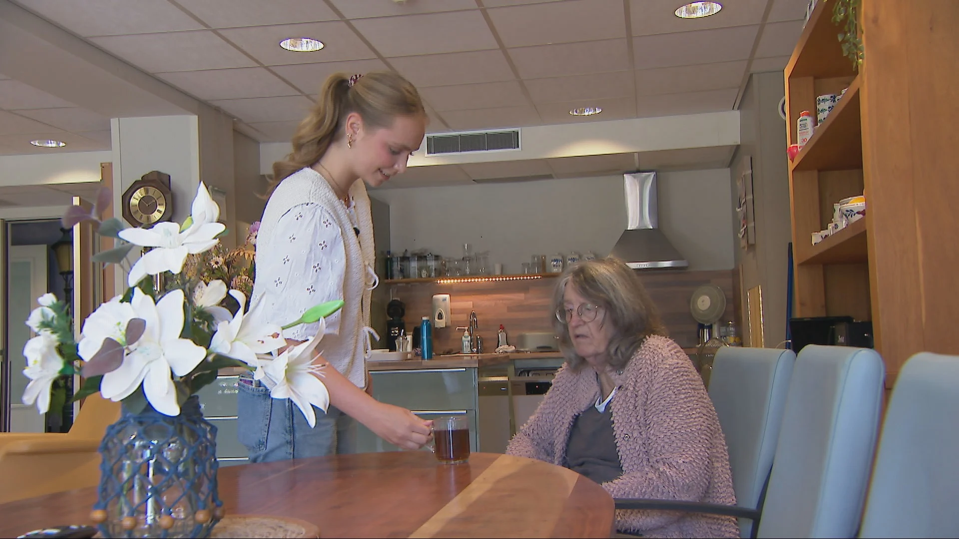 Vakantiewerk in de zorg populair bij scholieren: 'Zinvol en goed betaald'