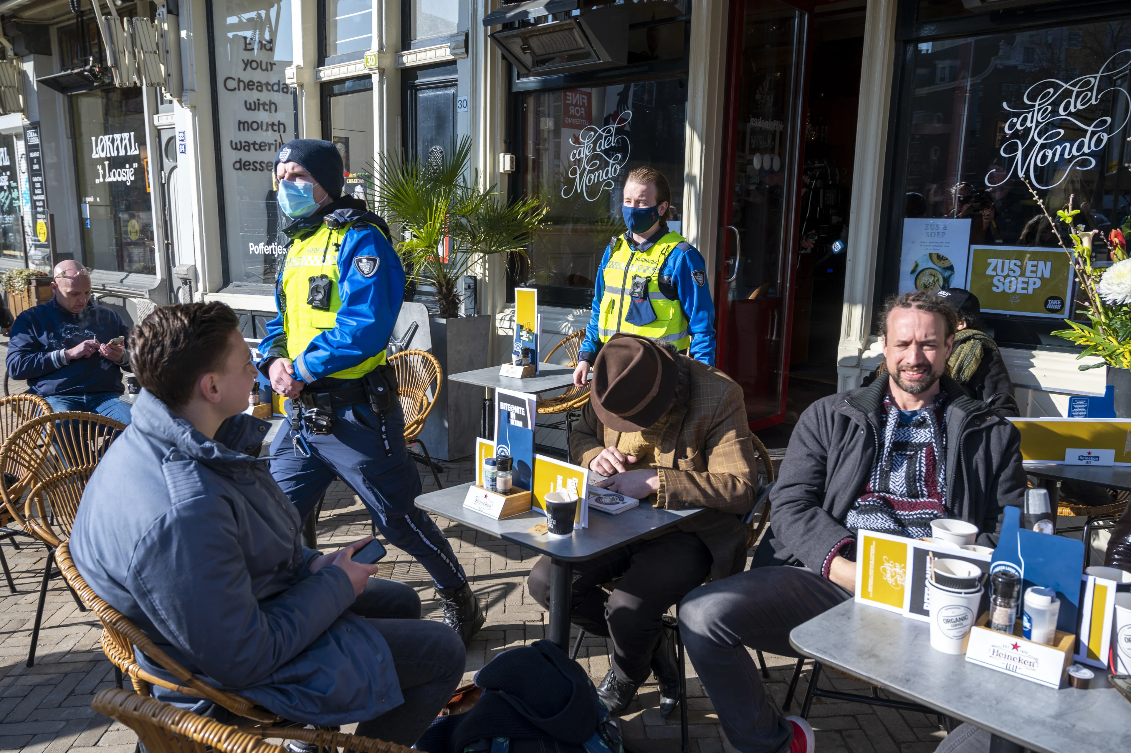 Boa's: terrassen moeten langer open, anders niet te handhaven