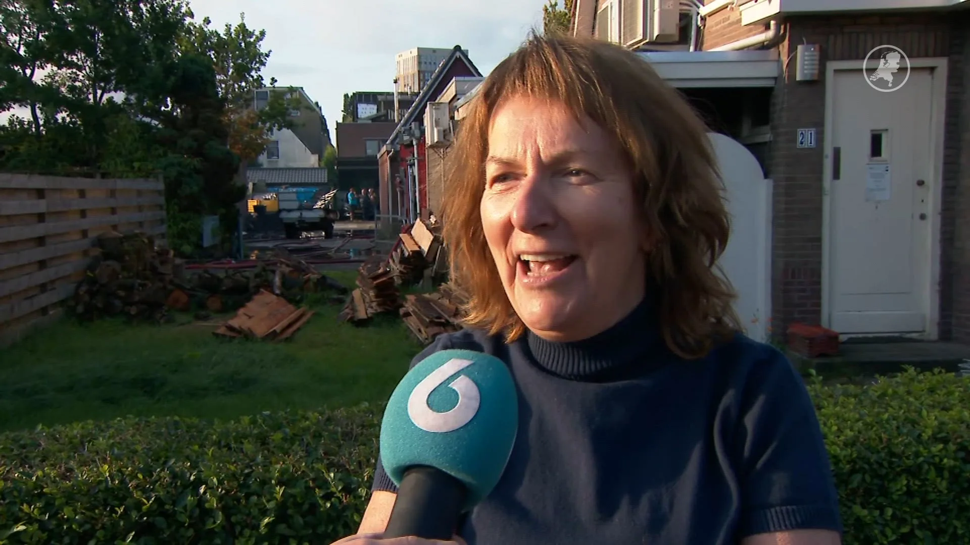 Enorme brand in Heerenveen: 'Vlammen 10 meter boven dak'