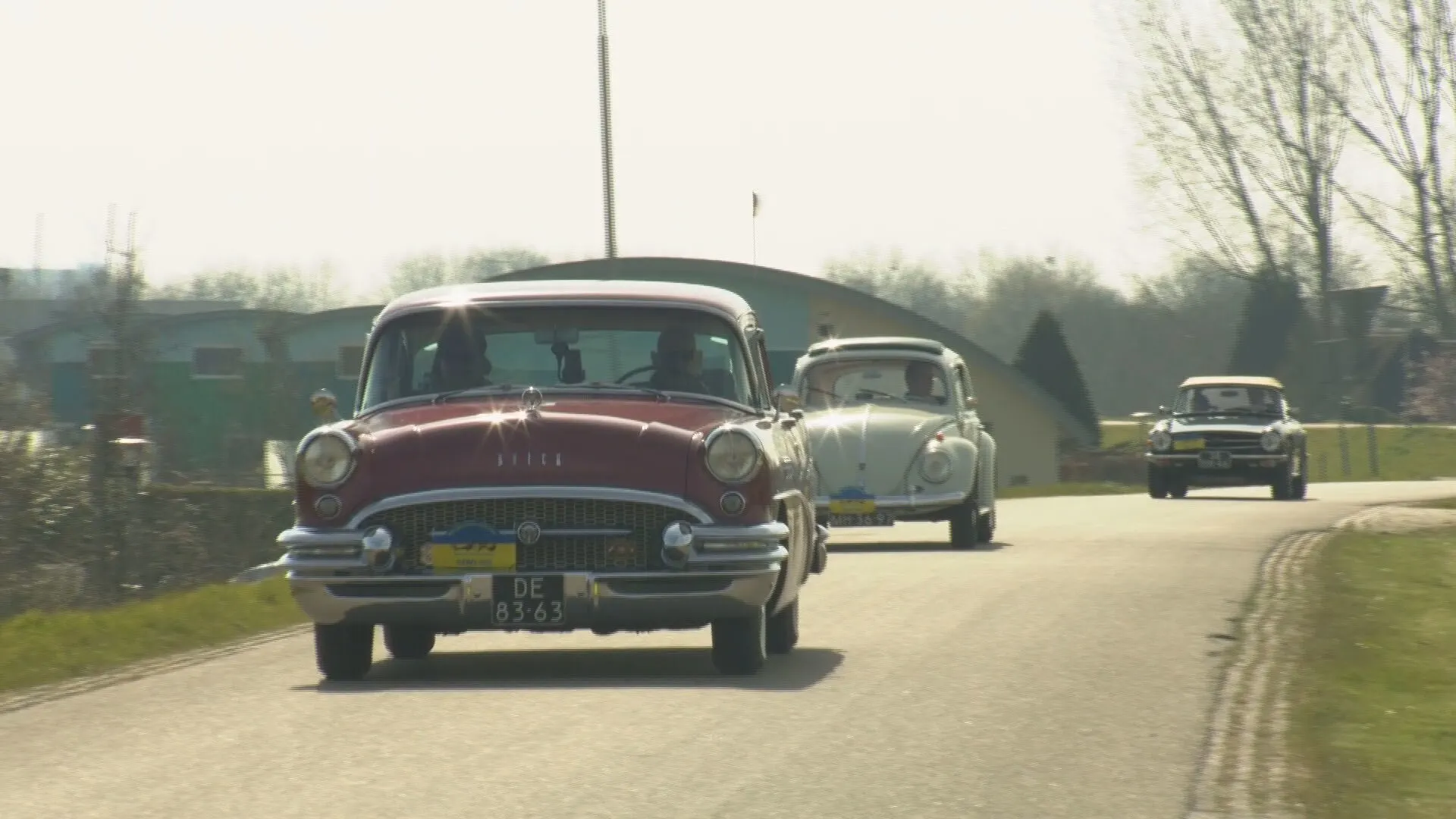Oldtimersliefhebbers rijden toertocht voor Oekraïne: 'We moesten iets doen'