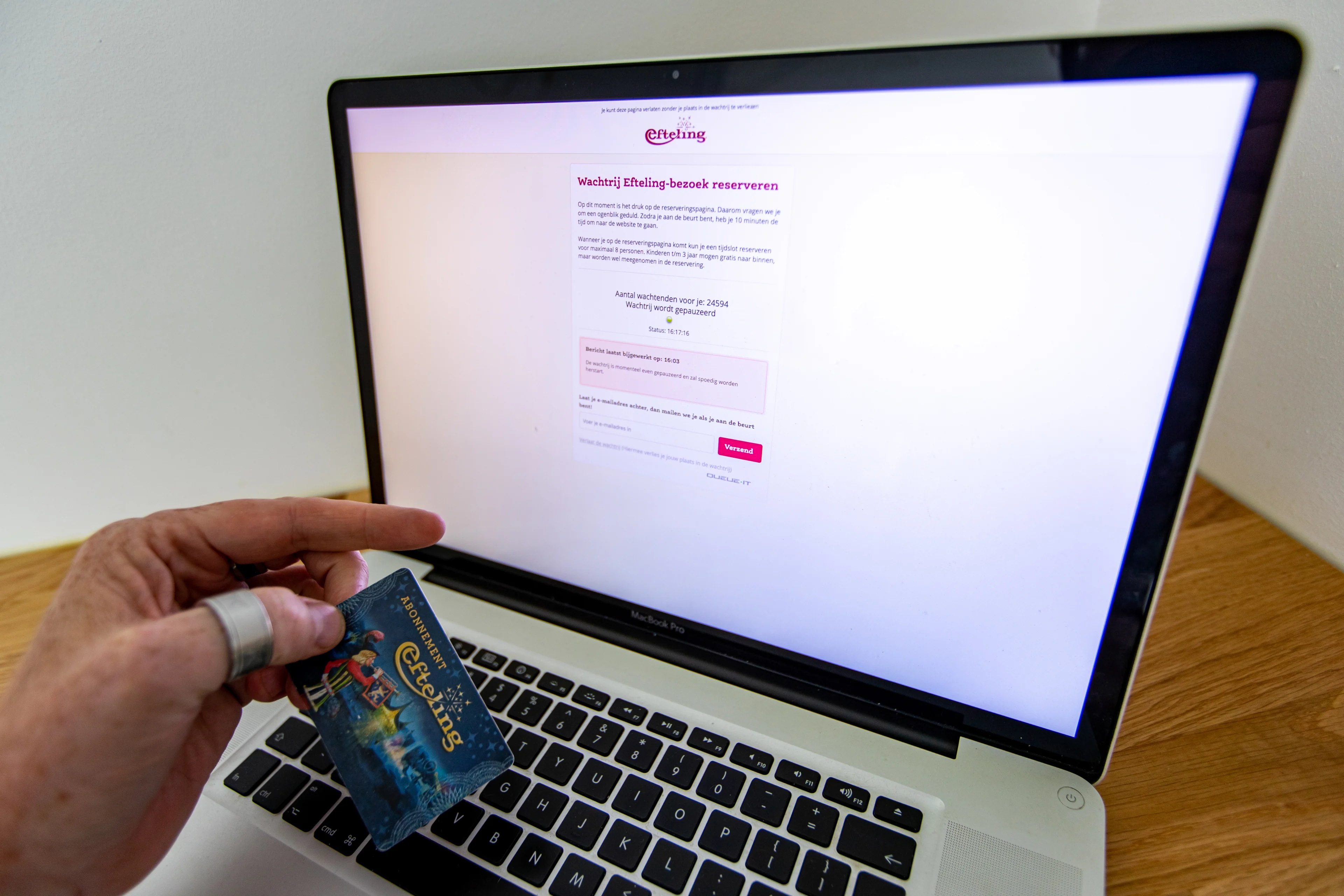 Tienduizenden bezoekers online in wachtrij voor Efteling