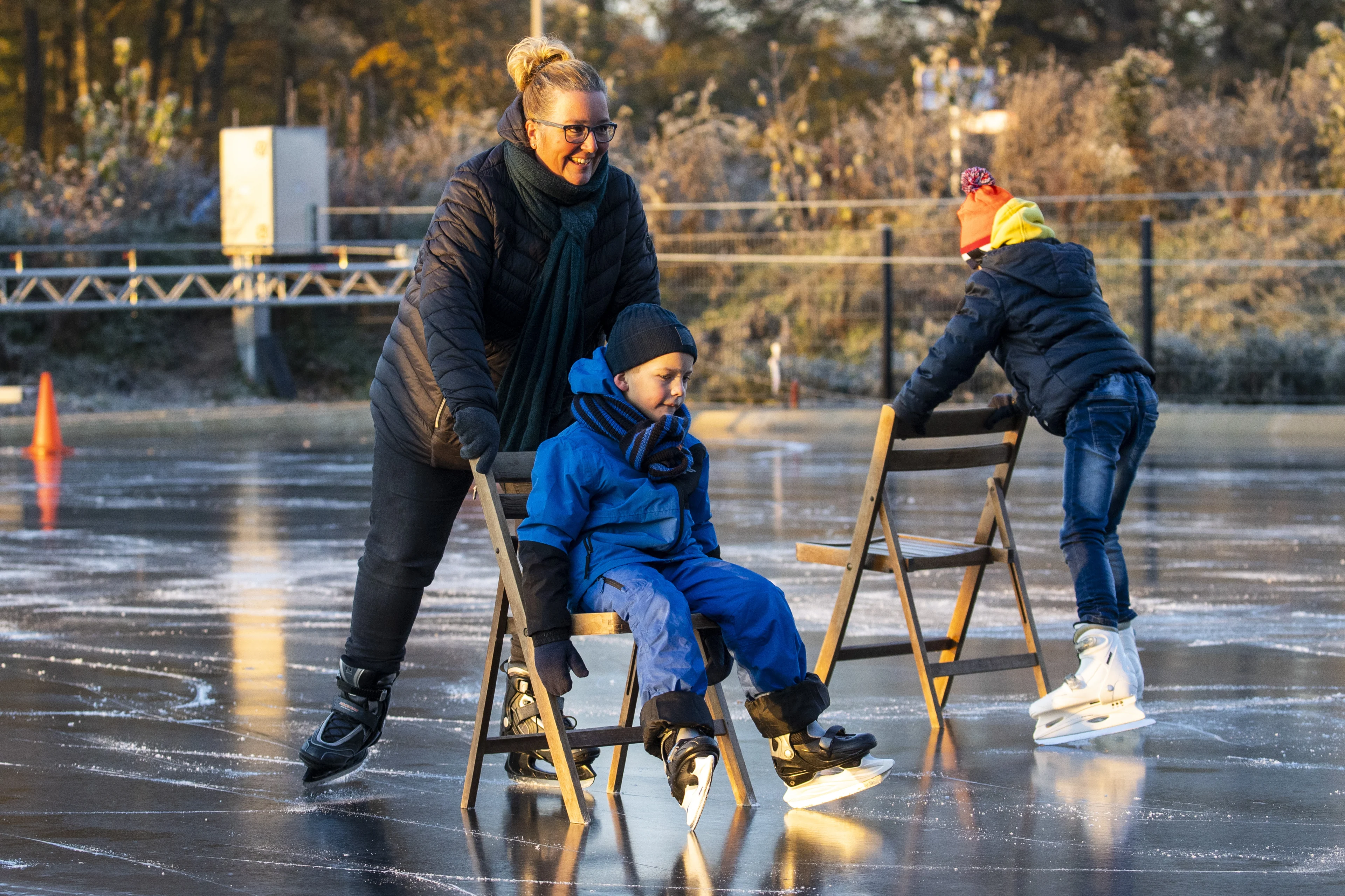 Over één nacht ijs: in Winterswijk kan er al geschaatst worden op natuurijs