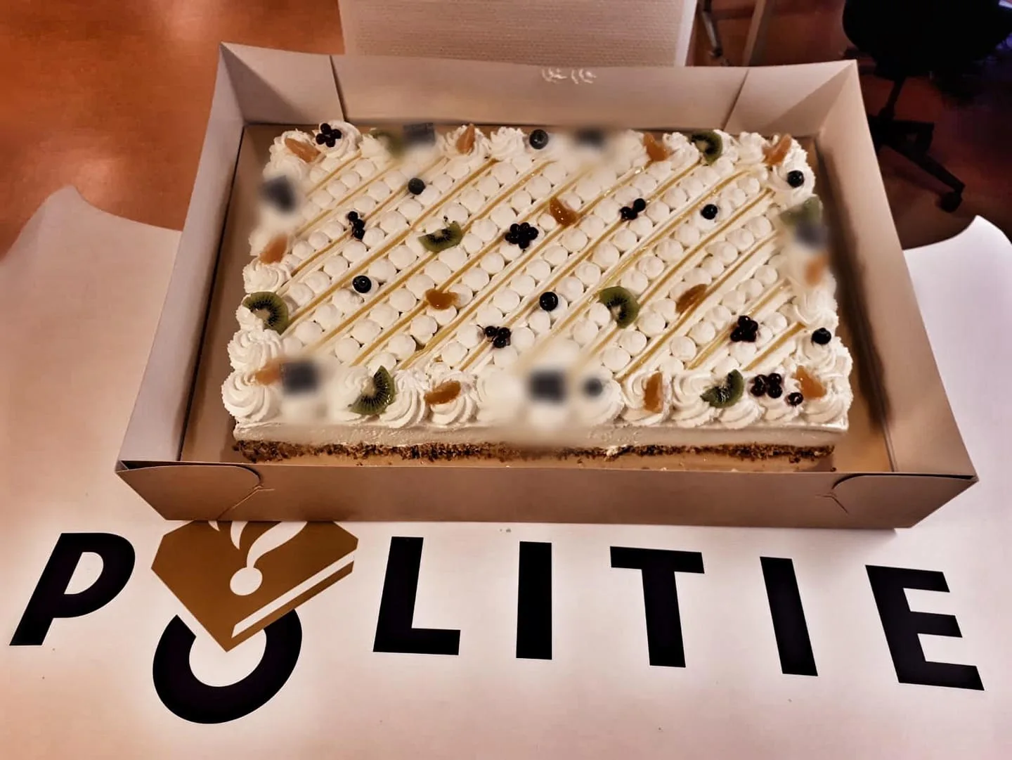 Politie krijgt taart van Leids ziekenhuis: 'Woorden schieten tekort'