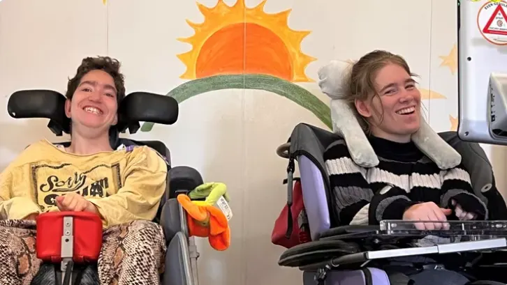 Succesvolle crowdfunding voor spraakcomputers Amber en Jacqueline 