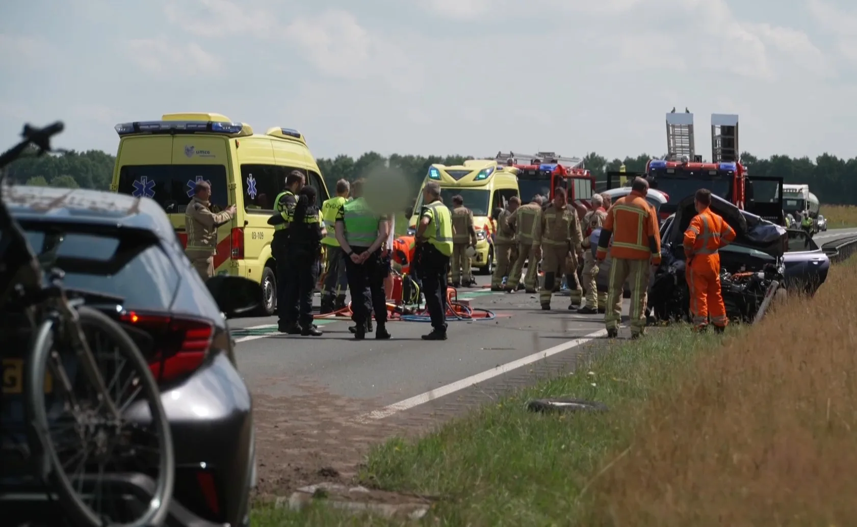 Ernstig ongeluk op N34 bij Annen: vier gewonden, hond overleden