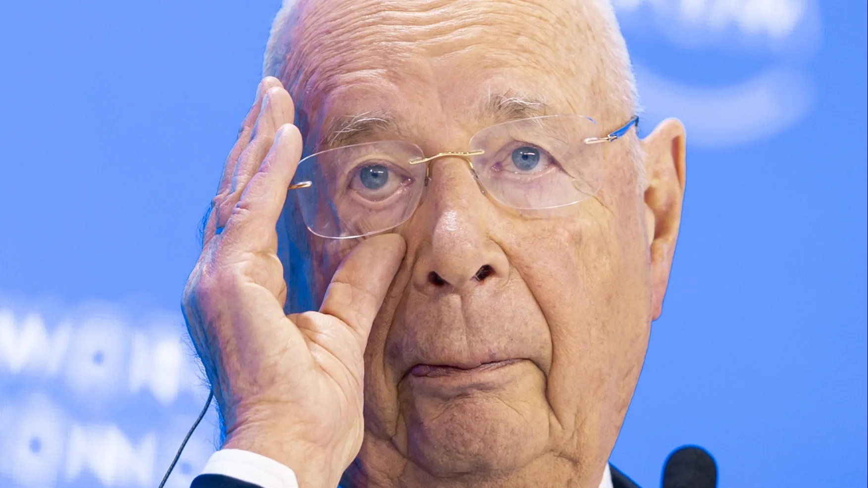 'Klaus Schwab weg als voorzitter raad van toezicht WEF'