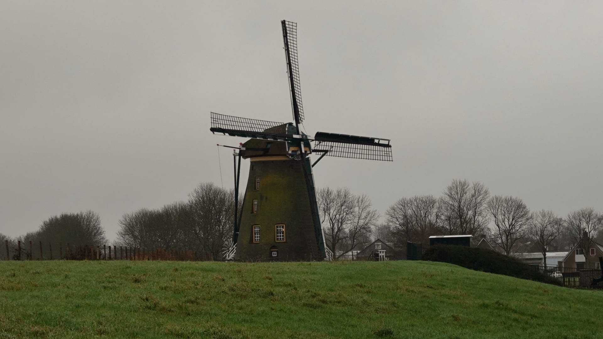 Een nieuwe week: veel grijs, maar ook hoge temperaturen