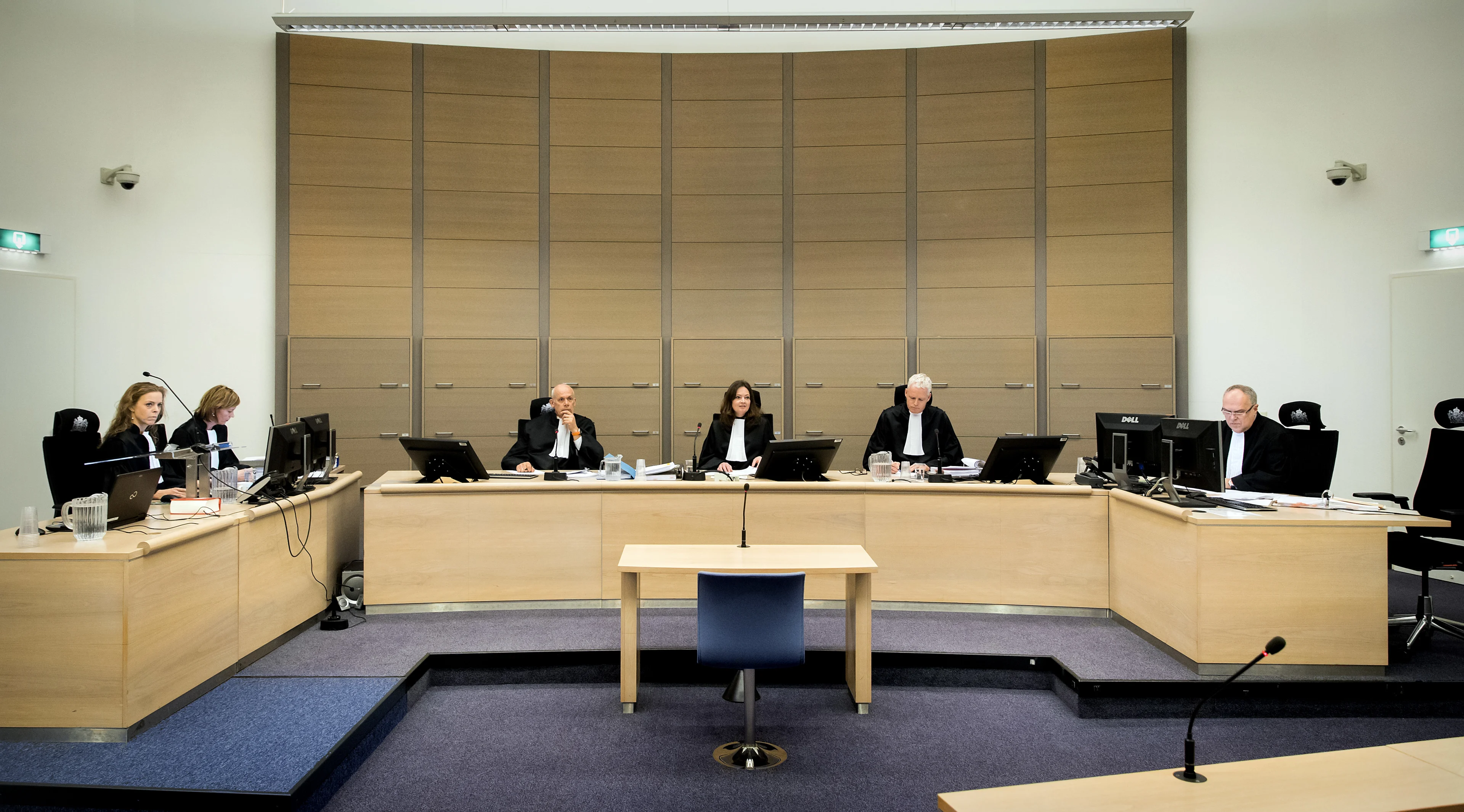 Tot 8 maanden cel voor mishandelen agenten Rotterdam