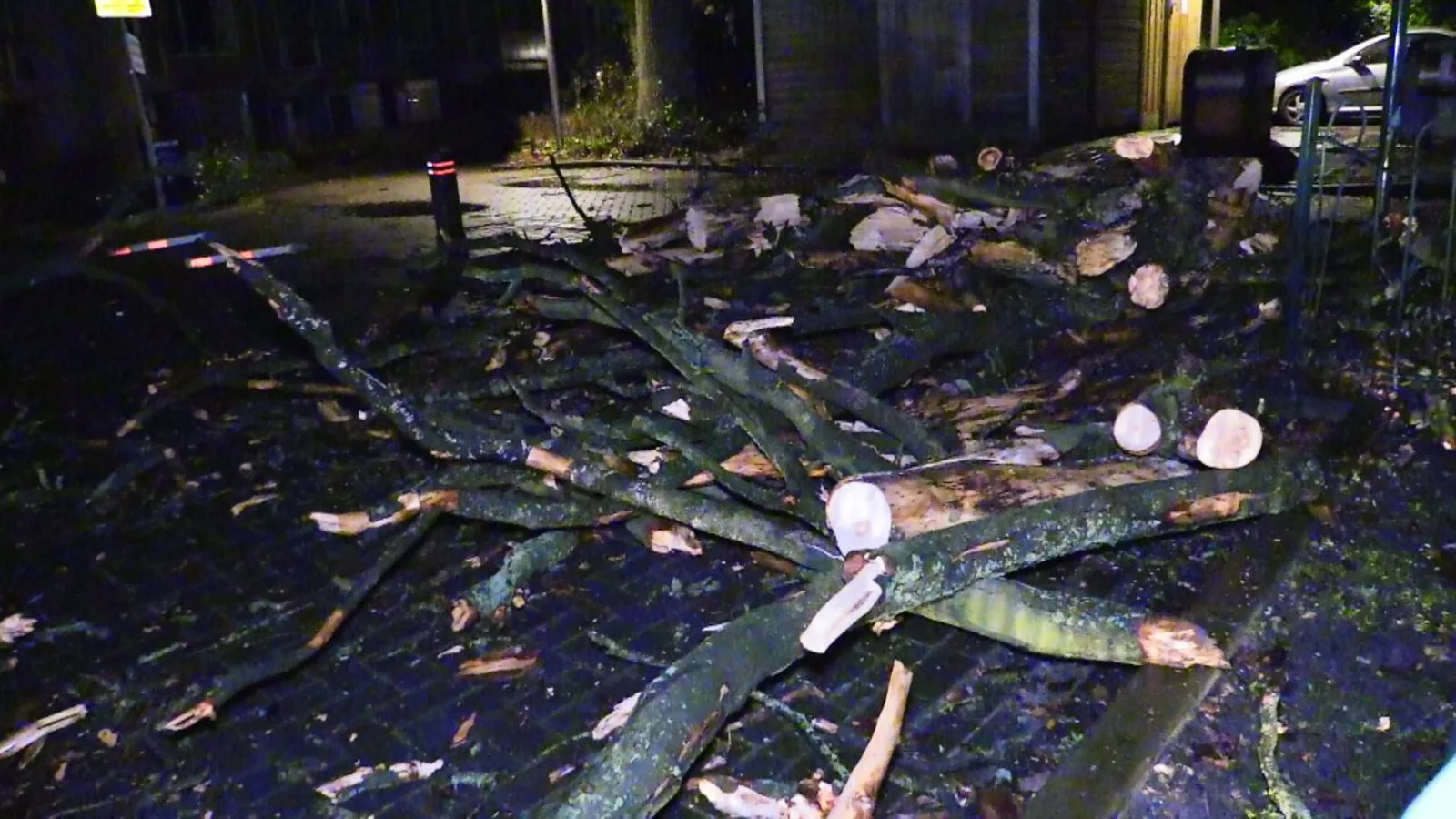 Storm Christoph zorgt voor problemen op de weg en het spoor, schade in heel het land