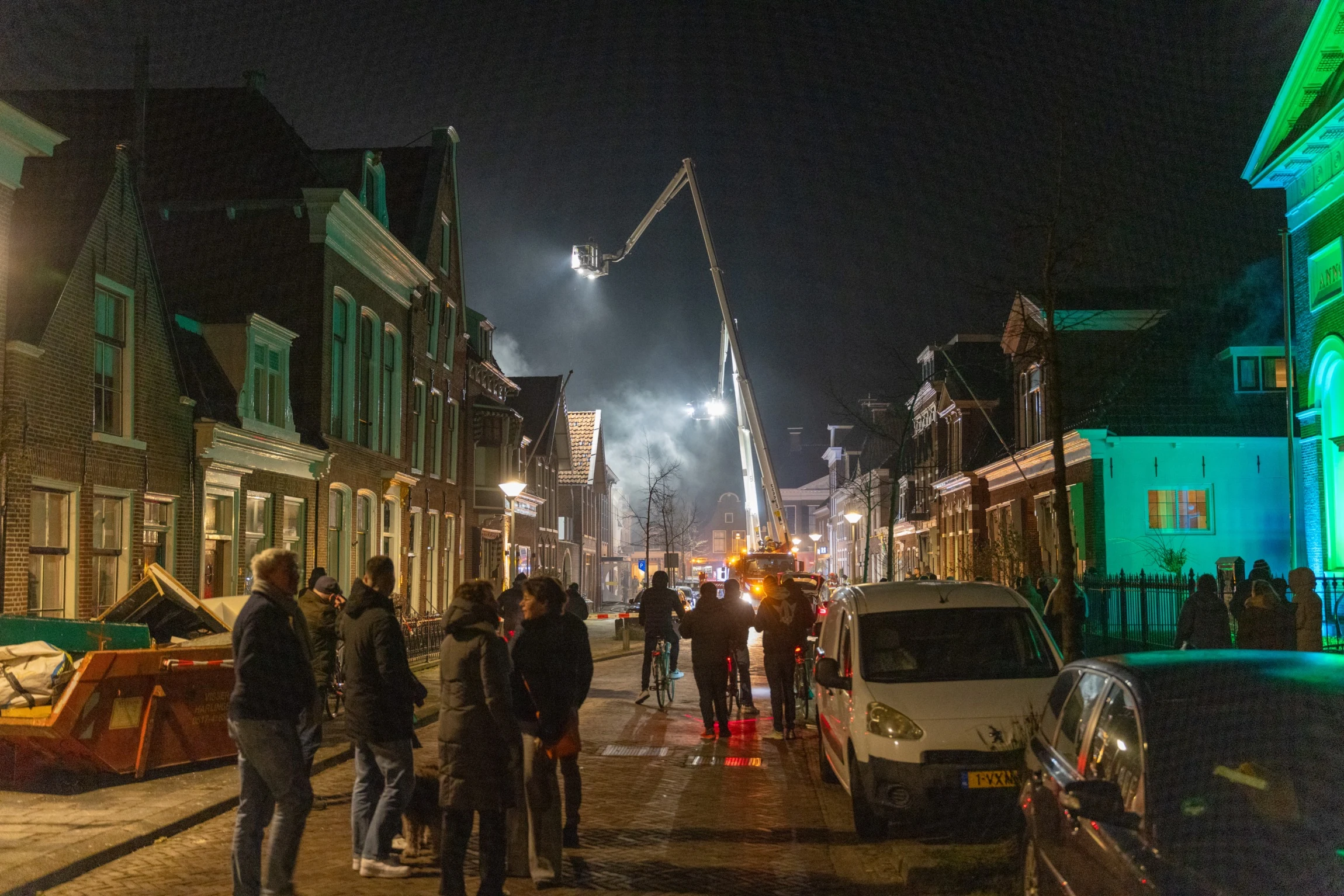 Grote brand in discotheek Dokkum, omliggende woningen ontruimd