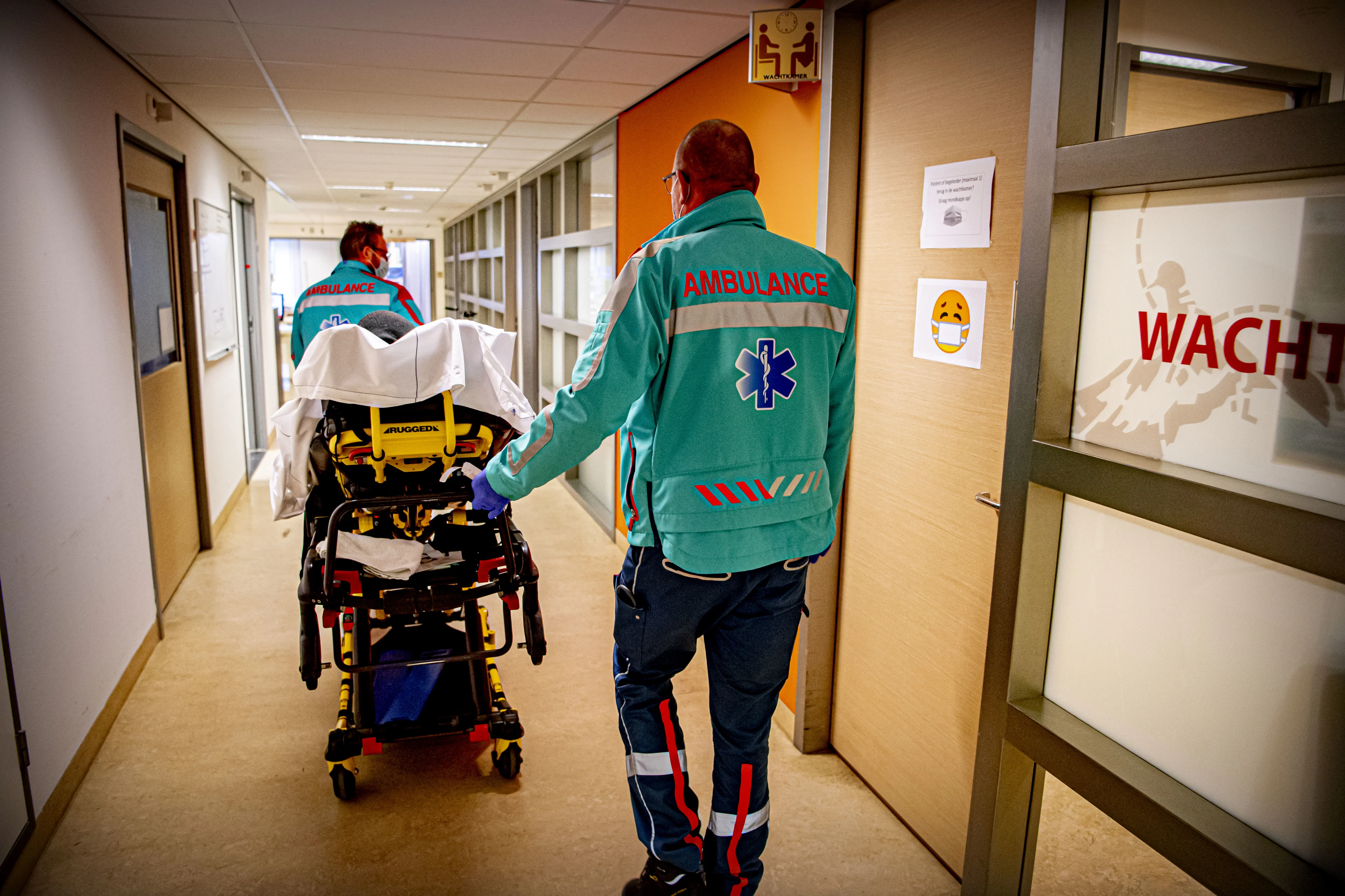 Ziekenhuizen overvol na extreem gladde ochtendspits: 'Vooral breuken en hersenschuddingen'