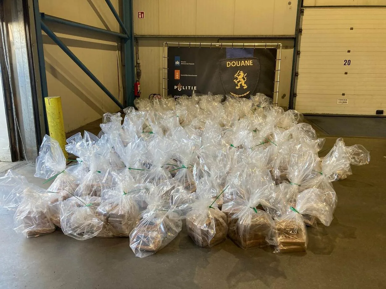 Ruim 1000 kilo coke gevonden tussen de bananen in Vlissingen