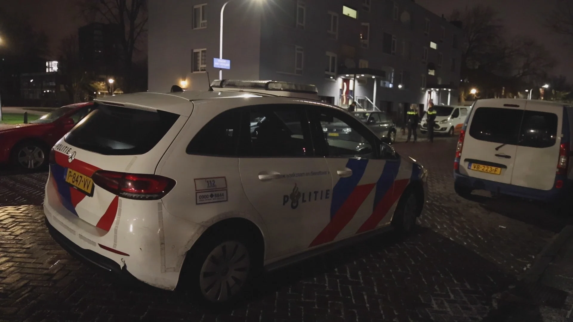Politie zoekt verdachte 'met verbandje om hand' na explosie op balkon
