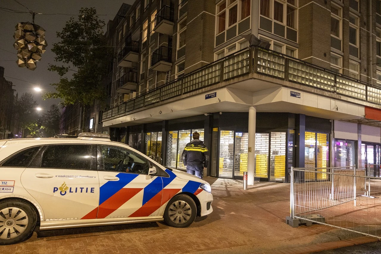 Plofkraak in winkelcomplex De Hallen in Amsterdam