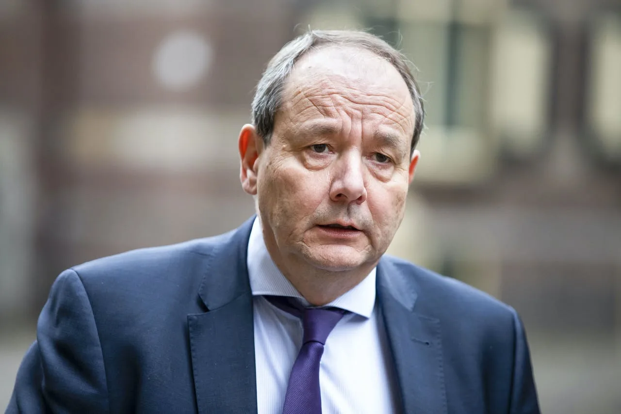 Vijlbrief stapt op als senaat sluiting Groningenveld lang vertraagt