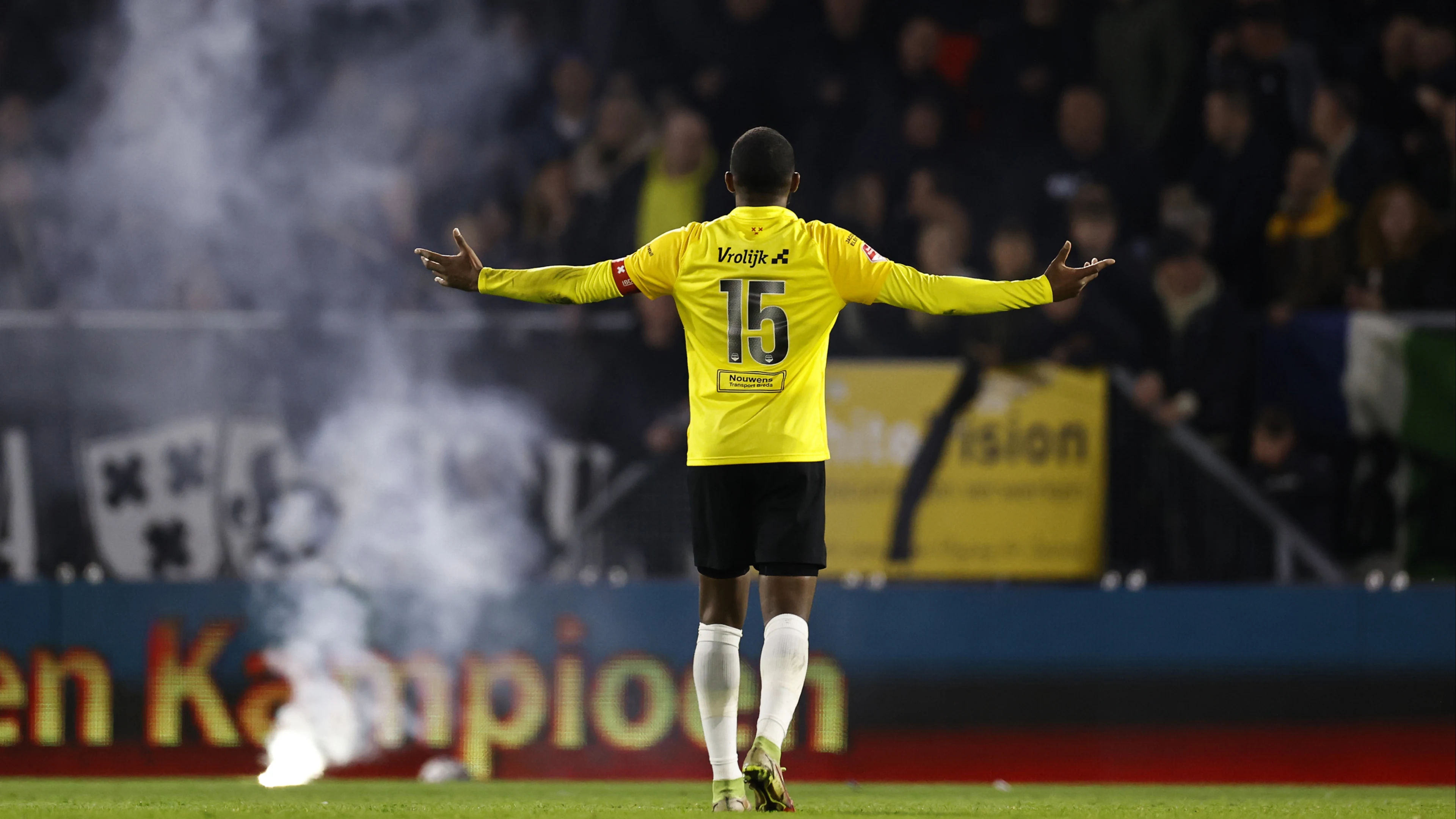 NAC kent 'vuurwerkgooier' maar zoekt nog naar 'biergooiers'