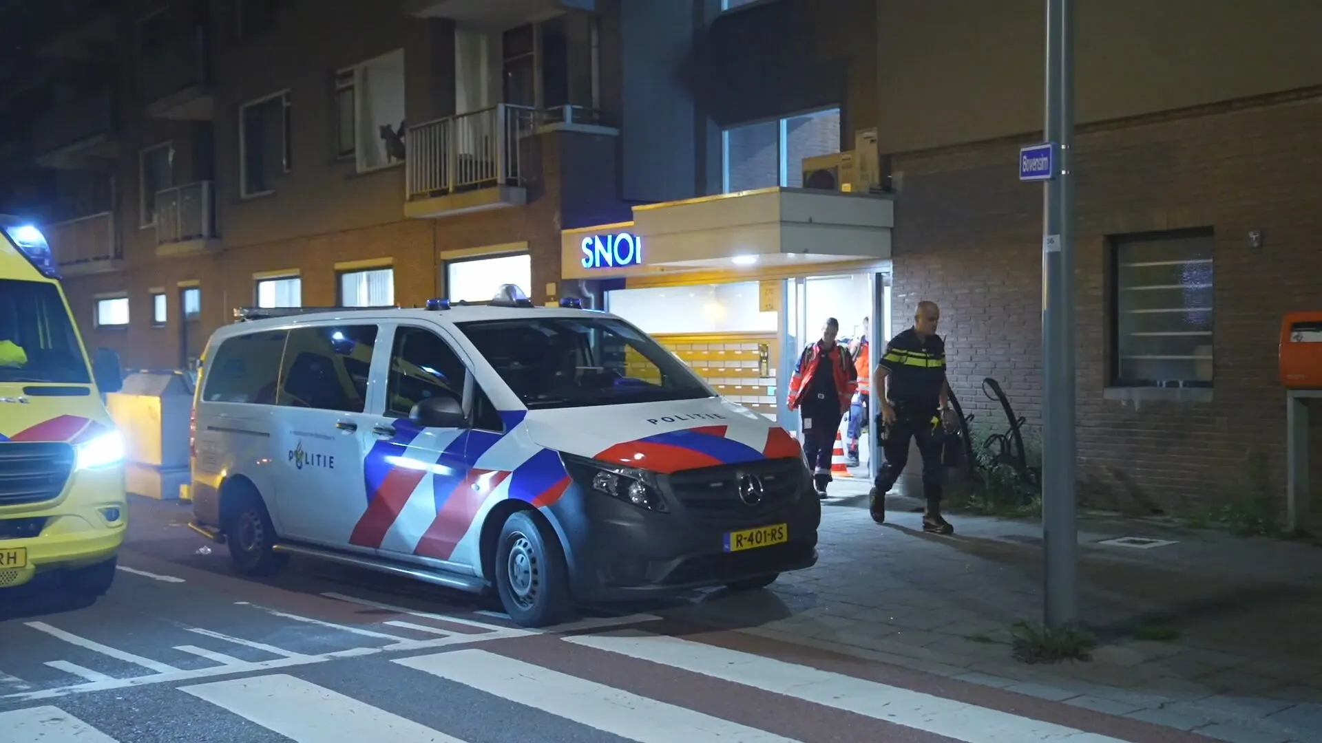 Man doodgeschoten in portiek in Hoogvliet
