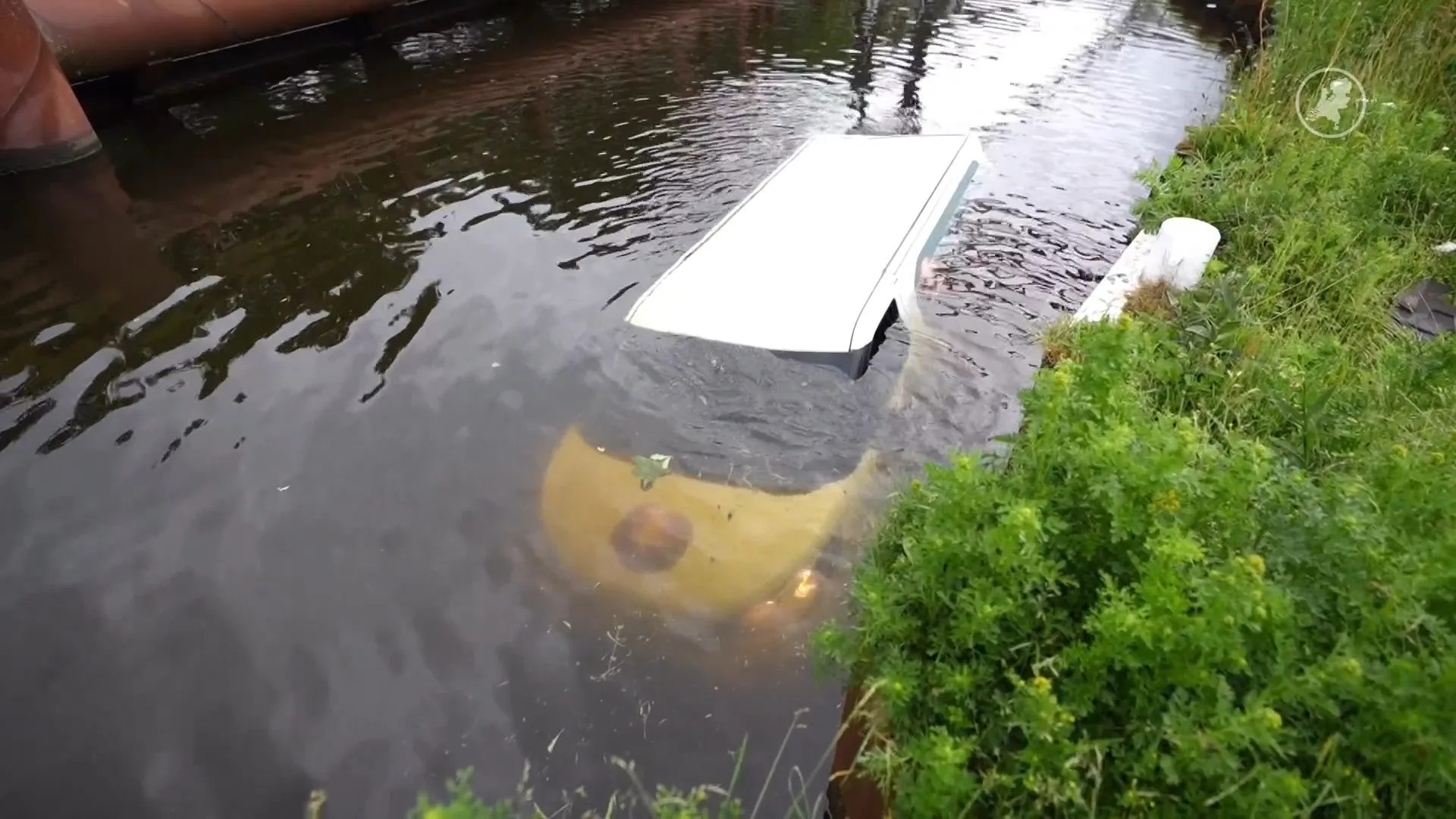 Tweede bus in een week tijd in kanaal: ‘Remmen deden het niet’