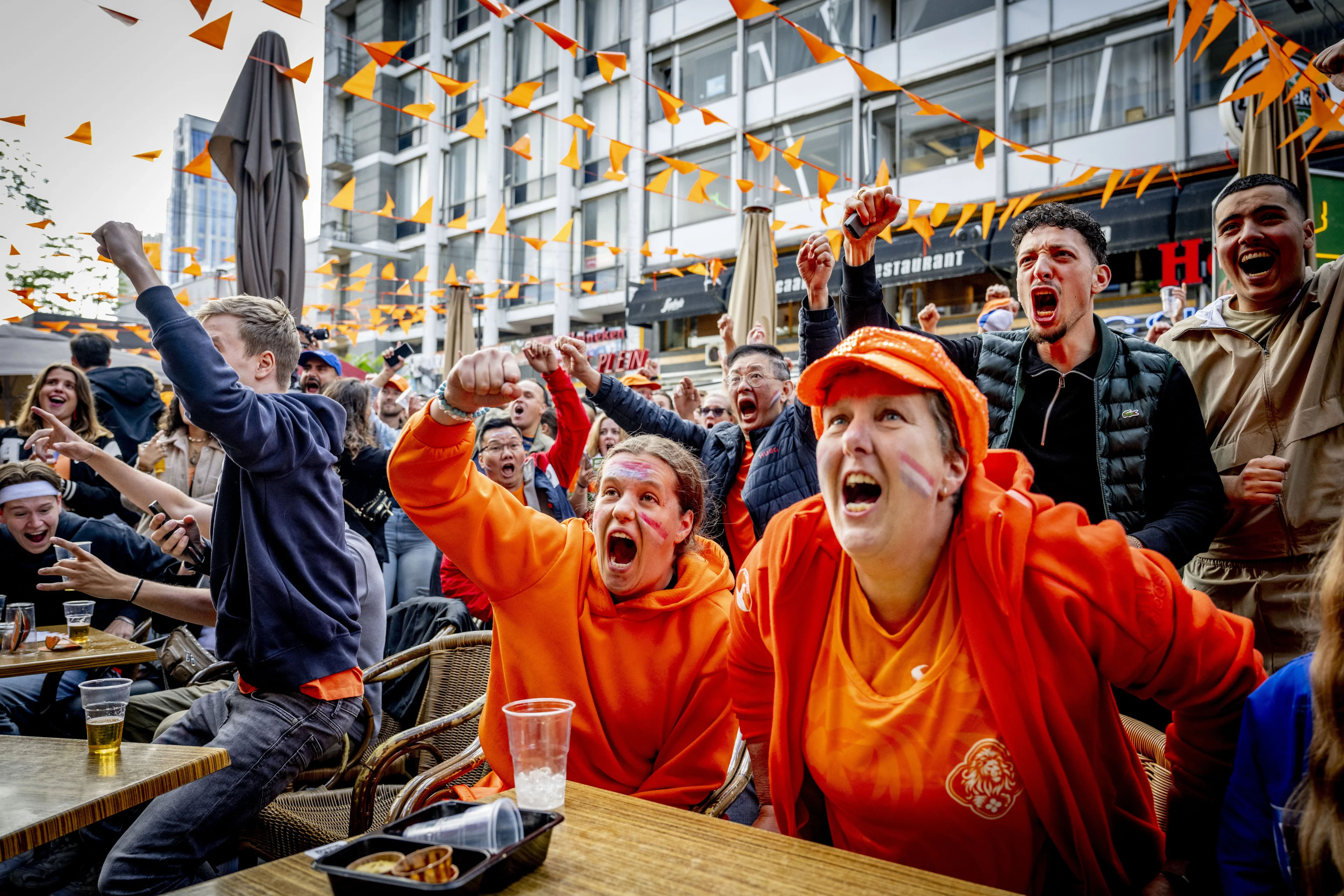 Oranje op voorsprong tegen Roemenië dankzij Gakpo 
