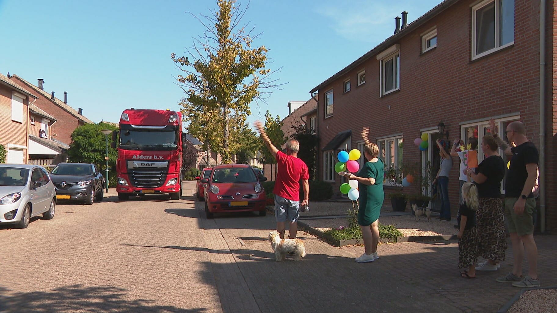 Verstandelijk beperkte Jeanine verrast: speciaal voor haar tóch een 'mini-Truckrun'