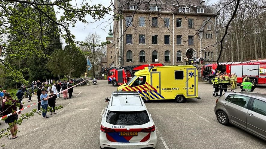 Brand uitgebroken in monumentaal azc-pand, evacuatie op gang