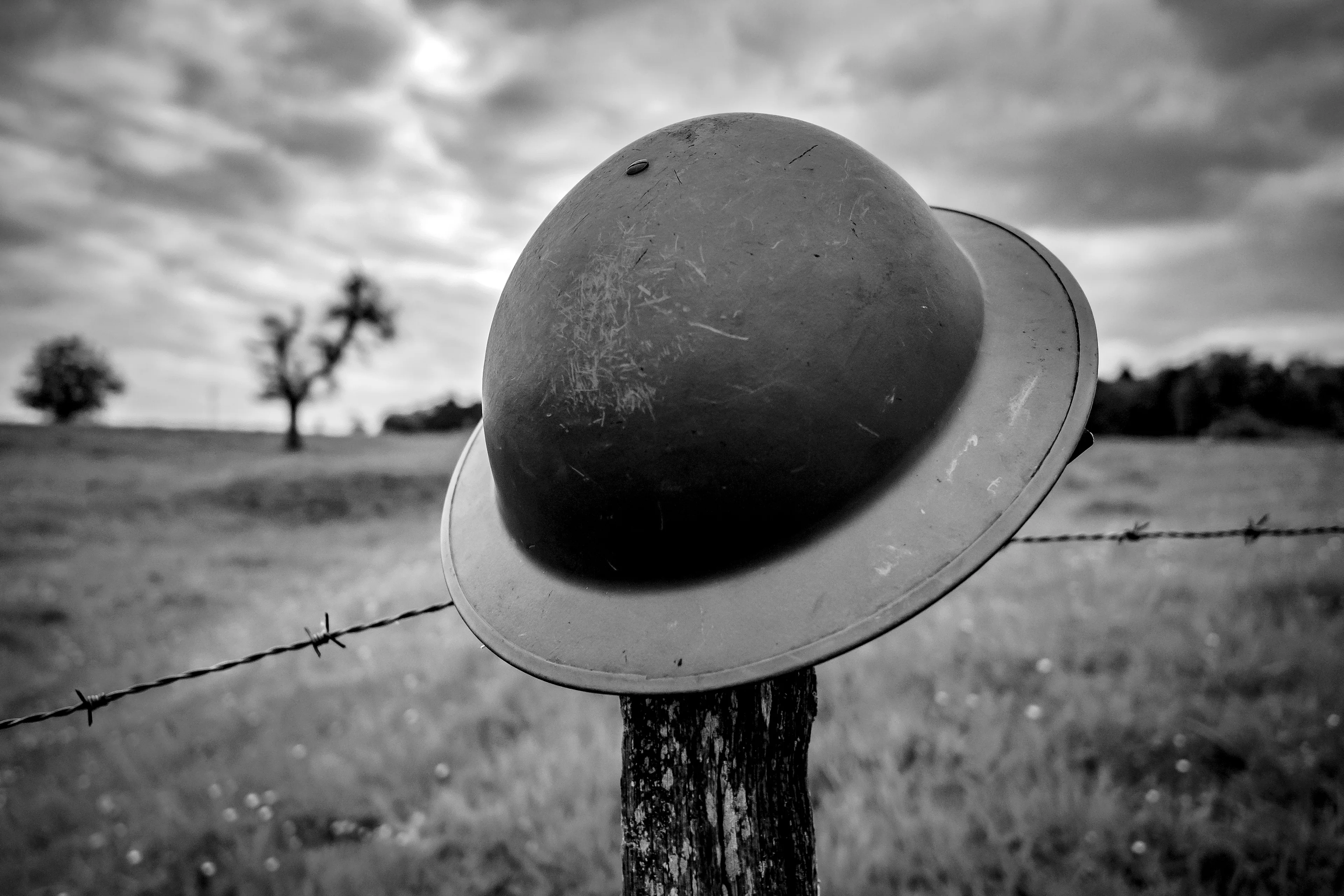 Politie ontdekt woning vol machinegeweren en granaten uit wereldoorlogen