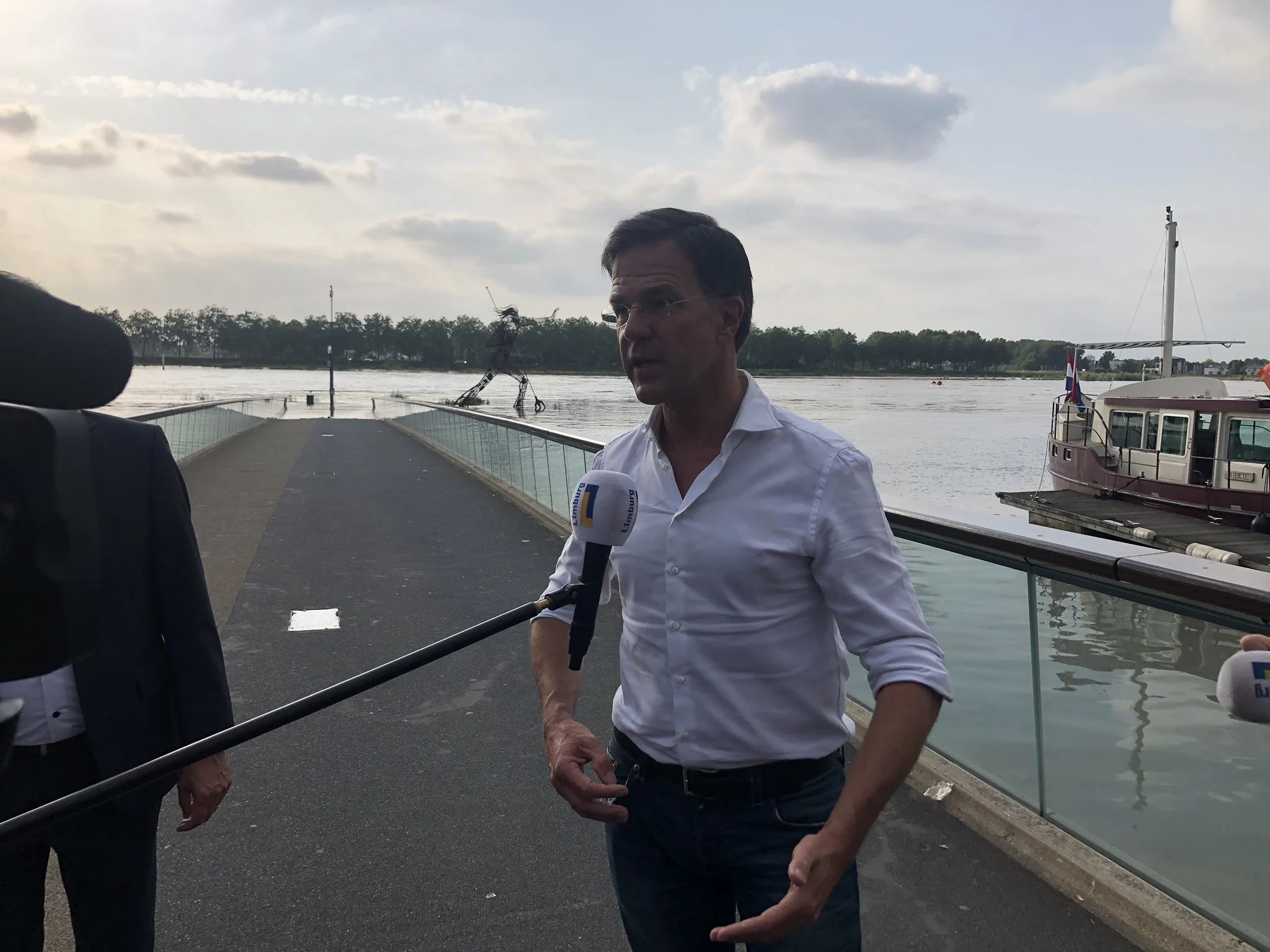 Rutte bezoekt rampgebied: 'We kunnen allemaal iets leren van Limburg'