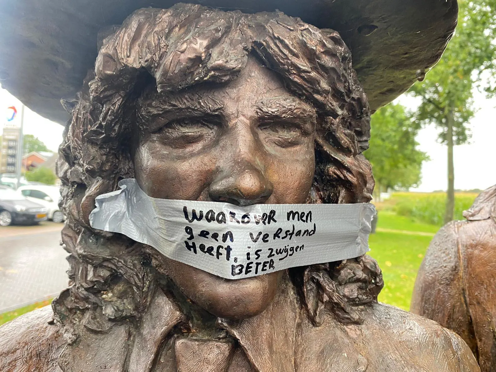 Bronzen Bennie Jolink de mond gesnoerd: 'Waarover men geen verstand heeft, is zwijgen beter'