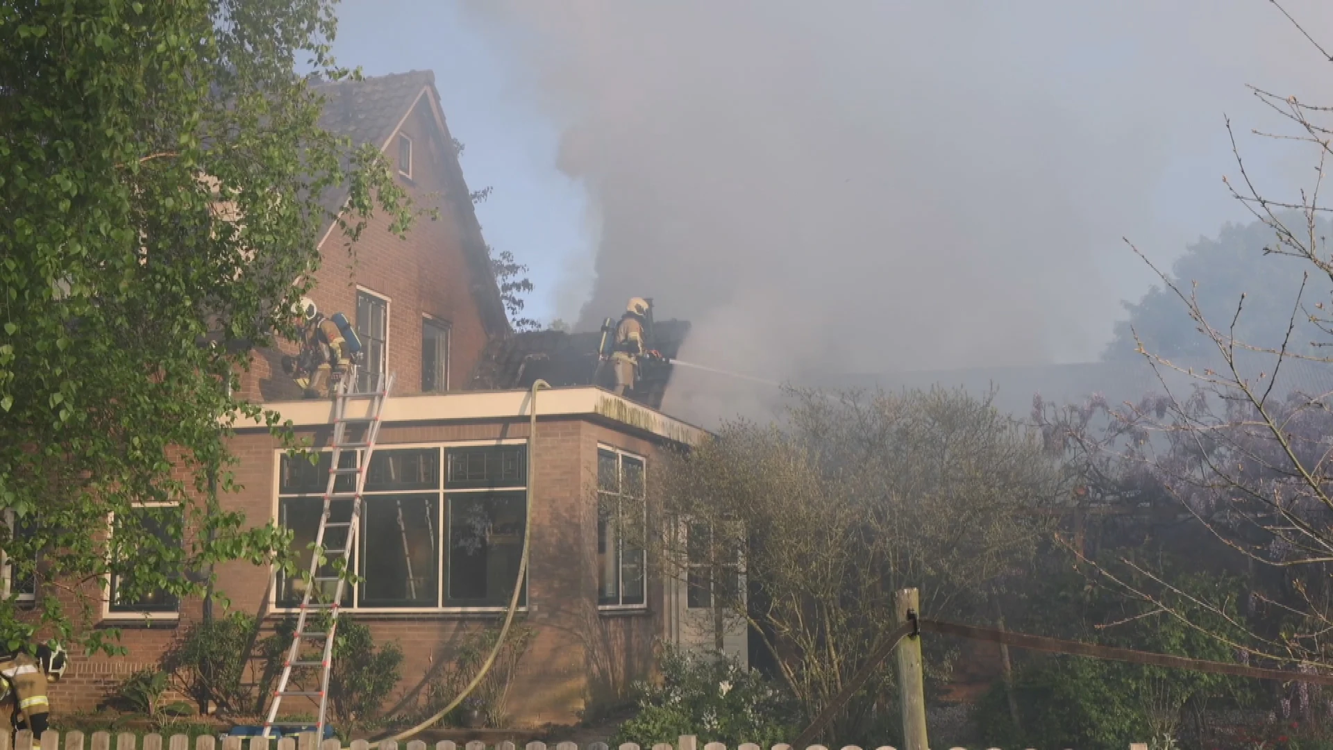 Overblijfselen van hond gevonden na brand in 't Goy, één hond nog vermist