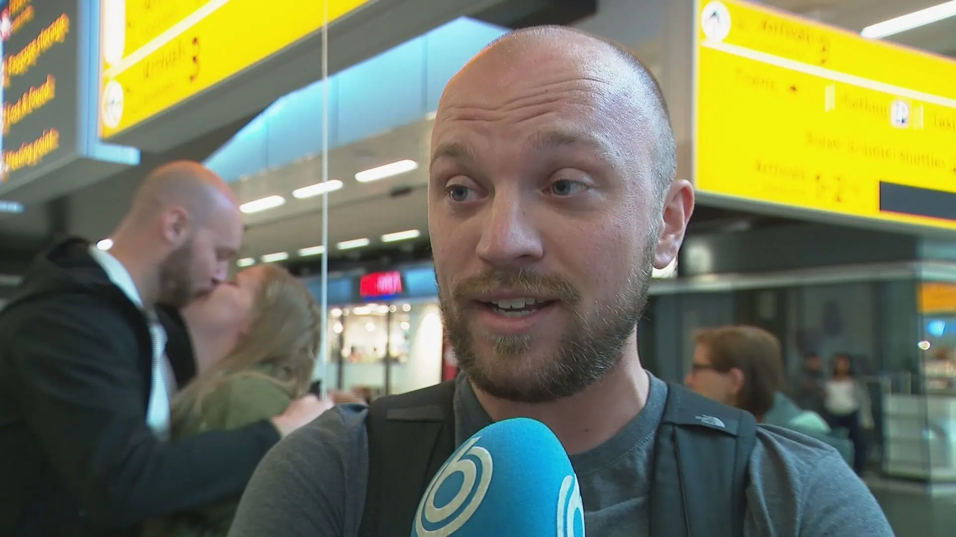 Geïrriteerde gestrande reizigers uit Curaçao terug in Nederland: 'Echt een godschandaal'