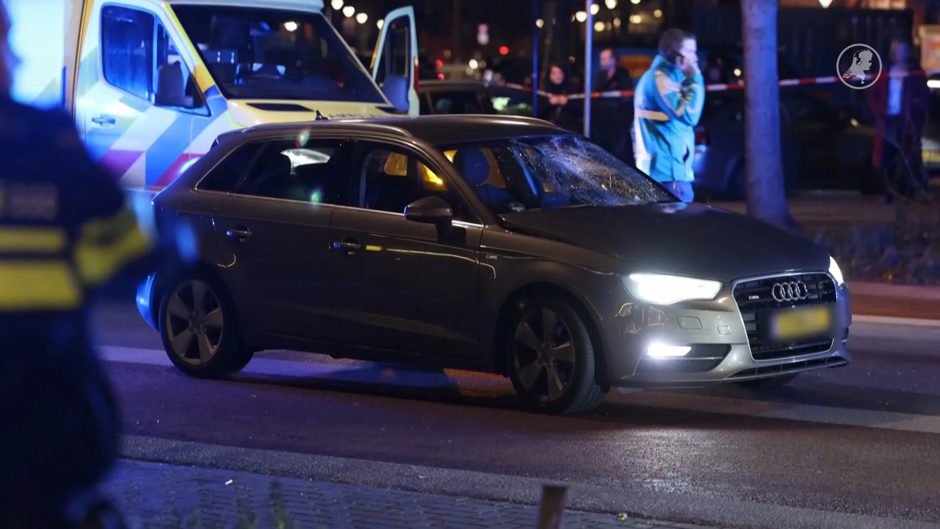 Voetganger (34) geschept door auto en overlijdt, bestuurder aangehouden
