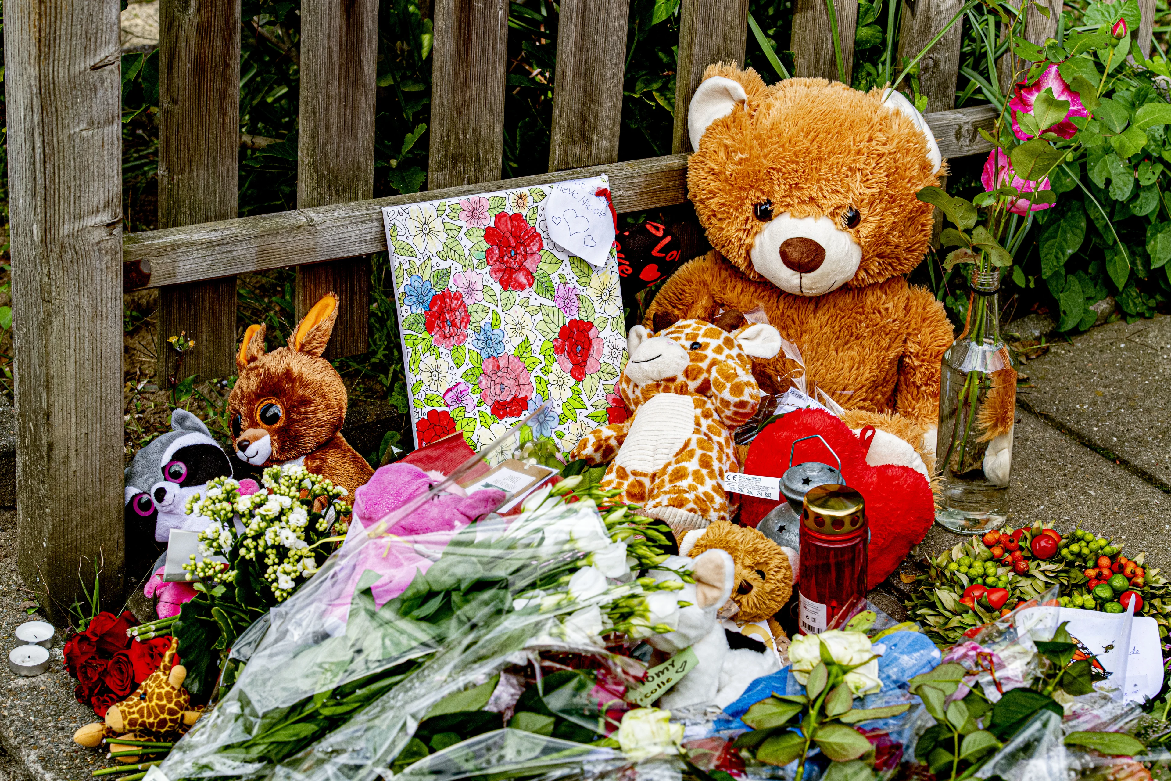 Eén jaar na het gezinsdrama in Dordrecht: Wendell schoot zijn vrouw en twee dochtertjes dood