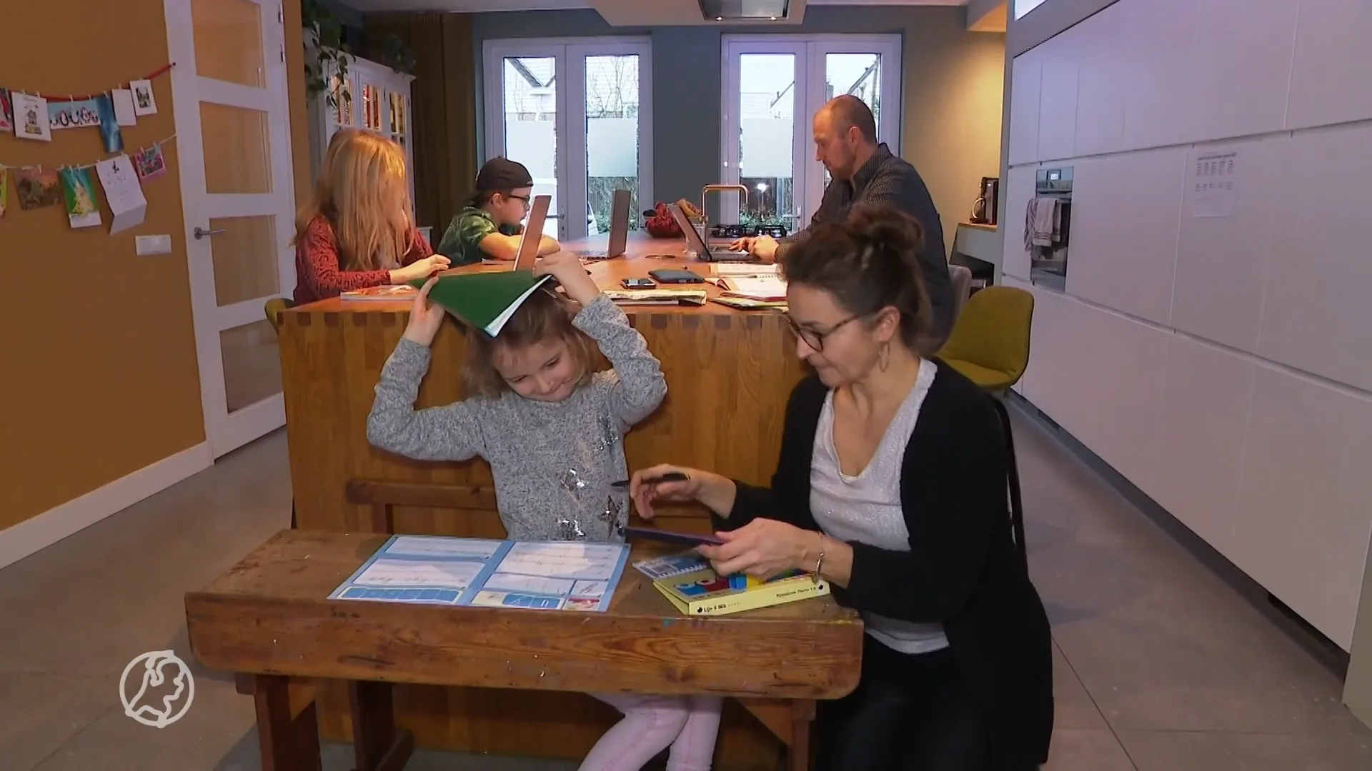 Meerderheid Nederlanders wil scholen gesloten houden, meldpunt Stichting Werkende Ouders ontploft