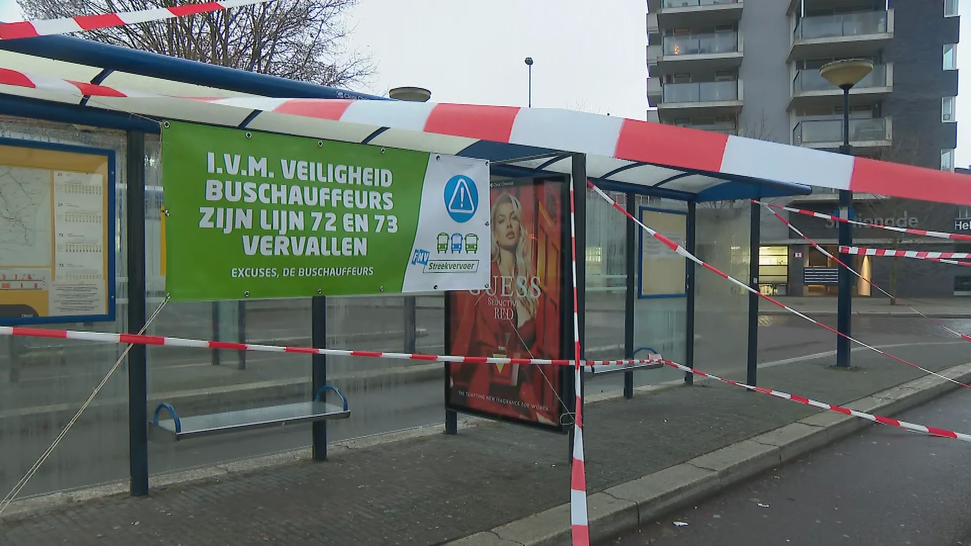 Buschauffeurs zijn overlastgevende asielzoekers beu, plakken haltes in Ter Apel af