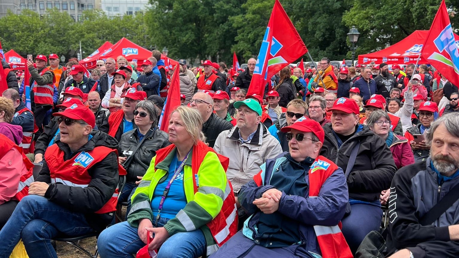 Demonstratie sociale werkplaatsen, werknemers gaan tientallen euro's achteruit: 'Willen respect'