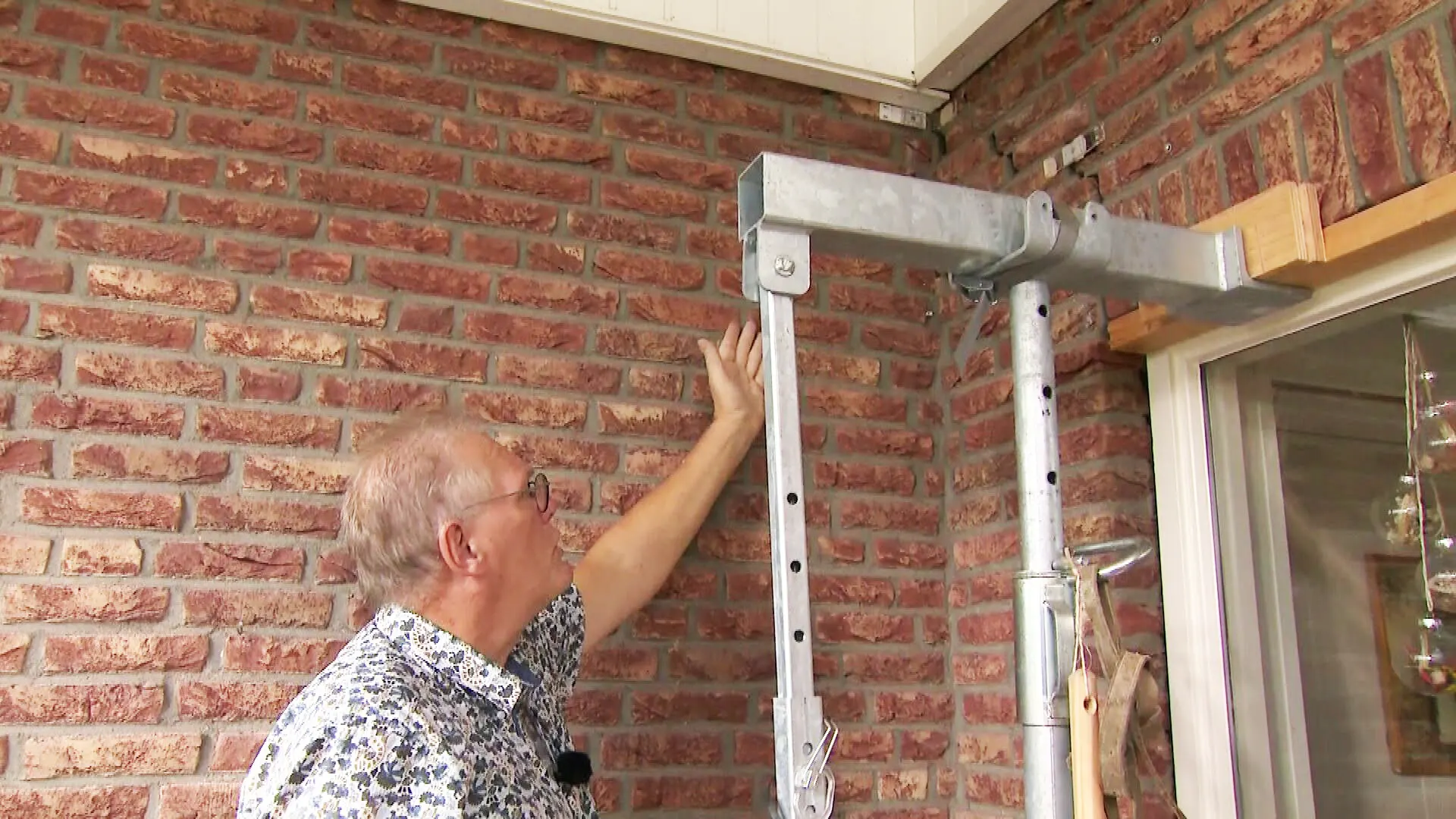 Tonny en John zien pensioen verdwijnen in verzakt huis: 'Mensen zijn gek als ze er iets voor willen geven'