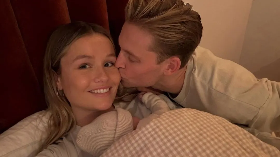 Frenkie de Jong en vriendin delen naam en foto van zoontje