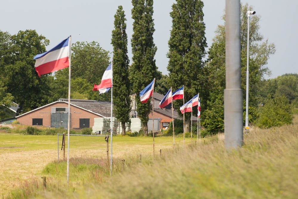 Rechter: weghalen protestvlaggen boer Arno gaat in tegen Grondwet