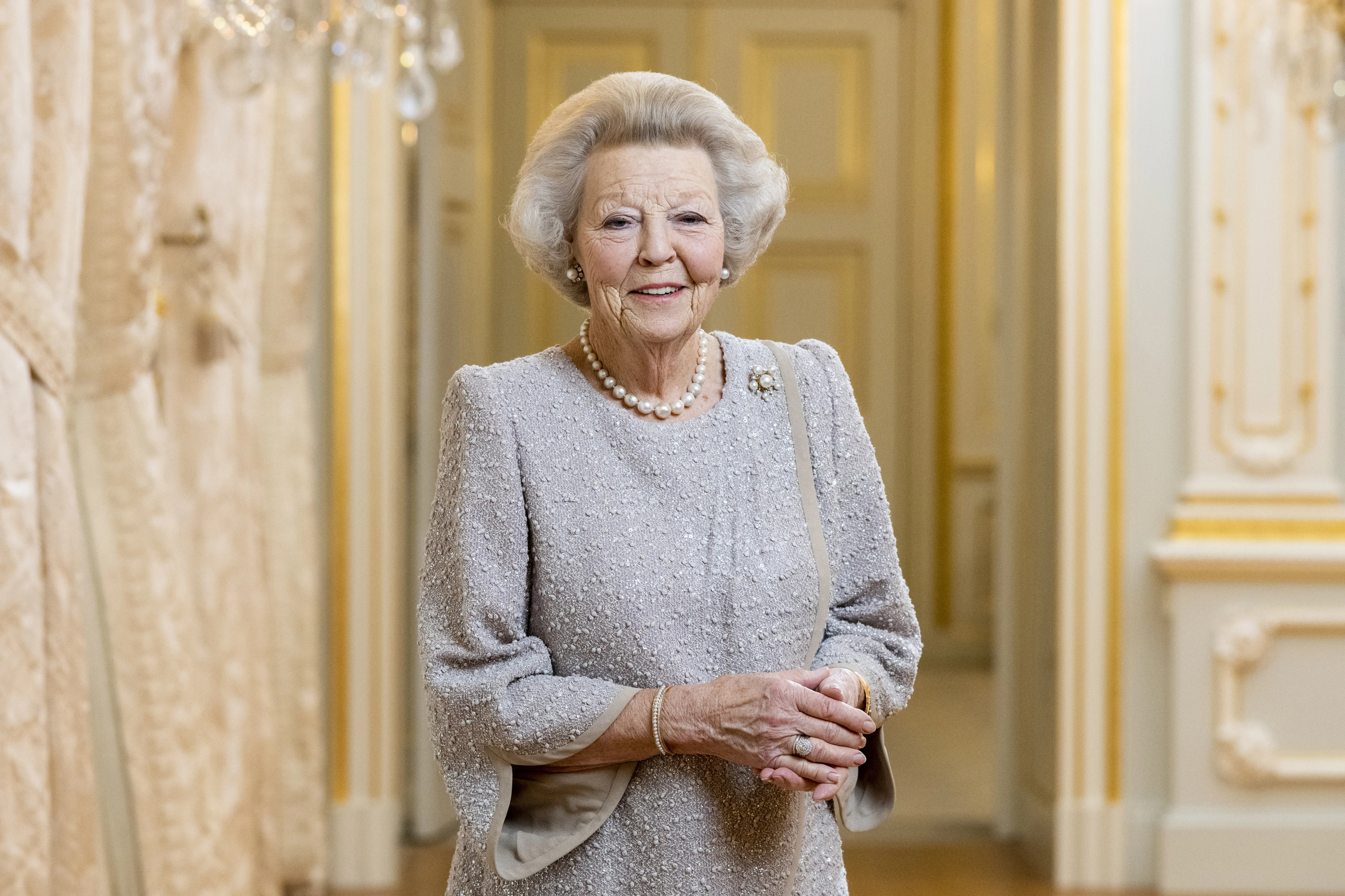 Prinses Beatrix maakt het goed, heeft last van milde klachten