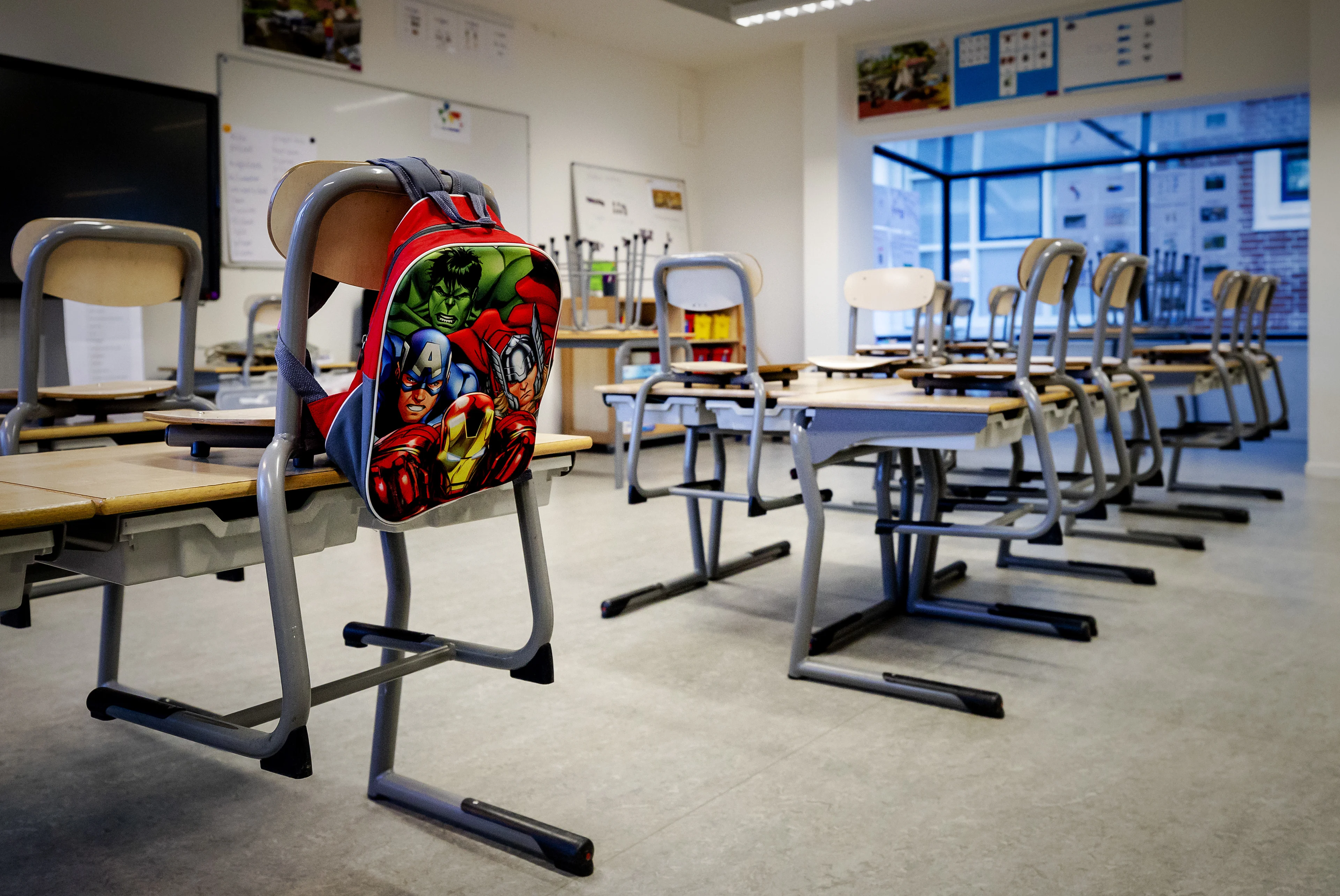 Kamer: Beslis iedere dag of scholen dicht moeten om coronavirus