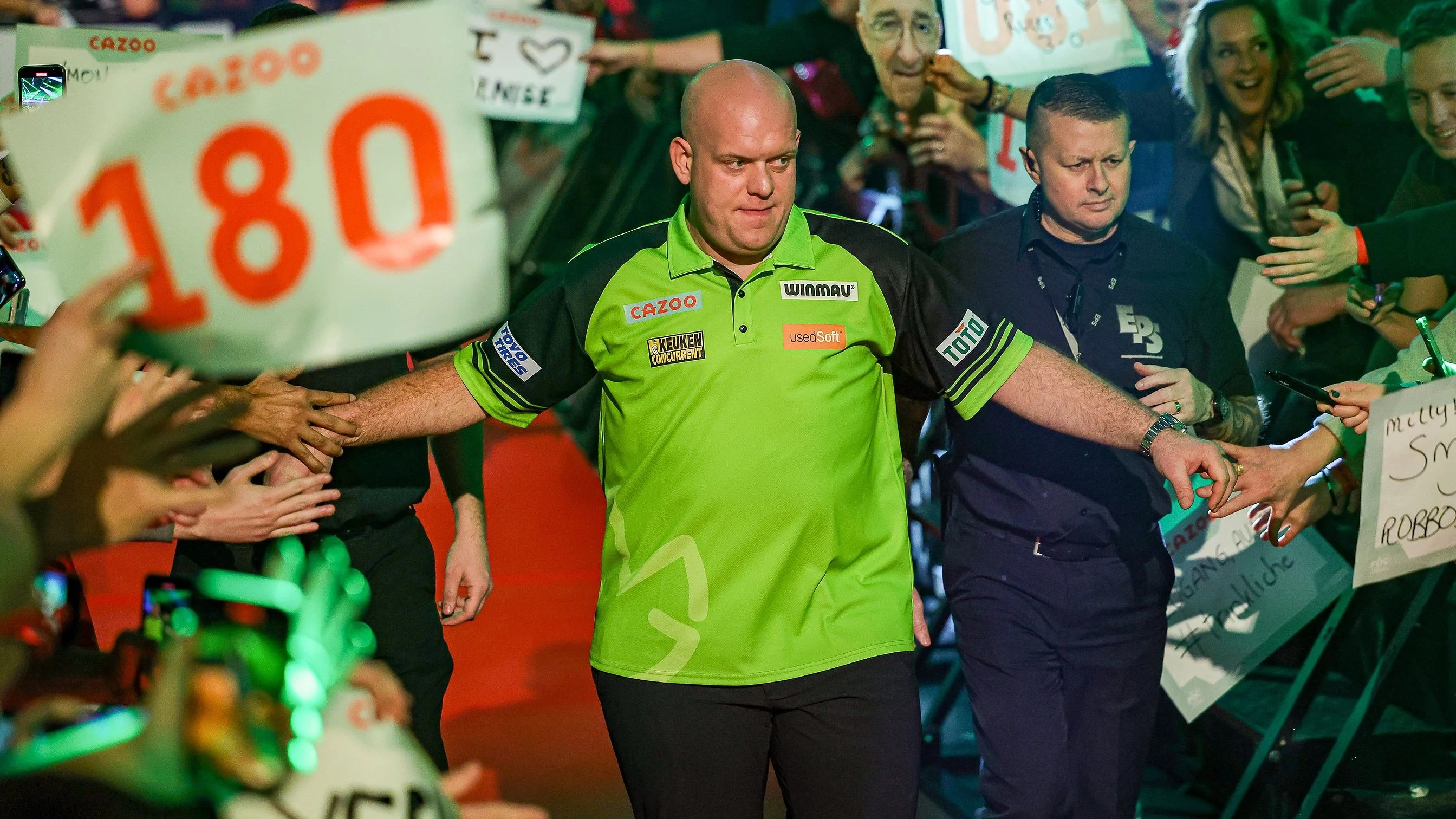Van Gerwen pakt pijlen weer op na relatiebreuk: 'Alles beetje onder controle'