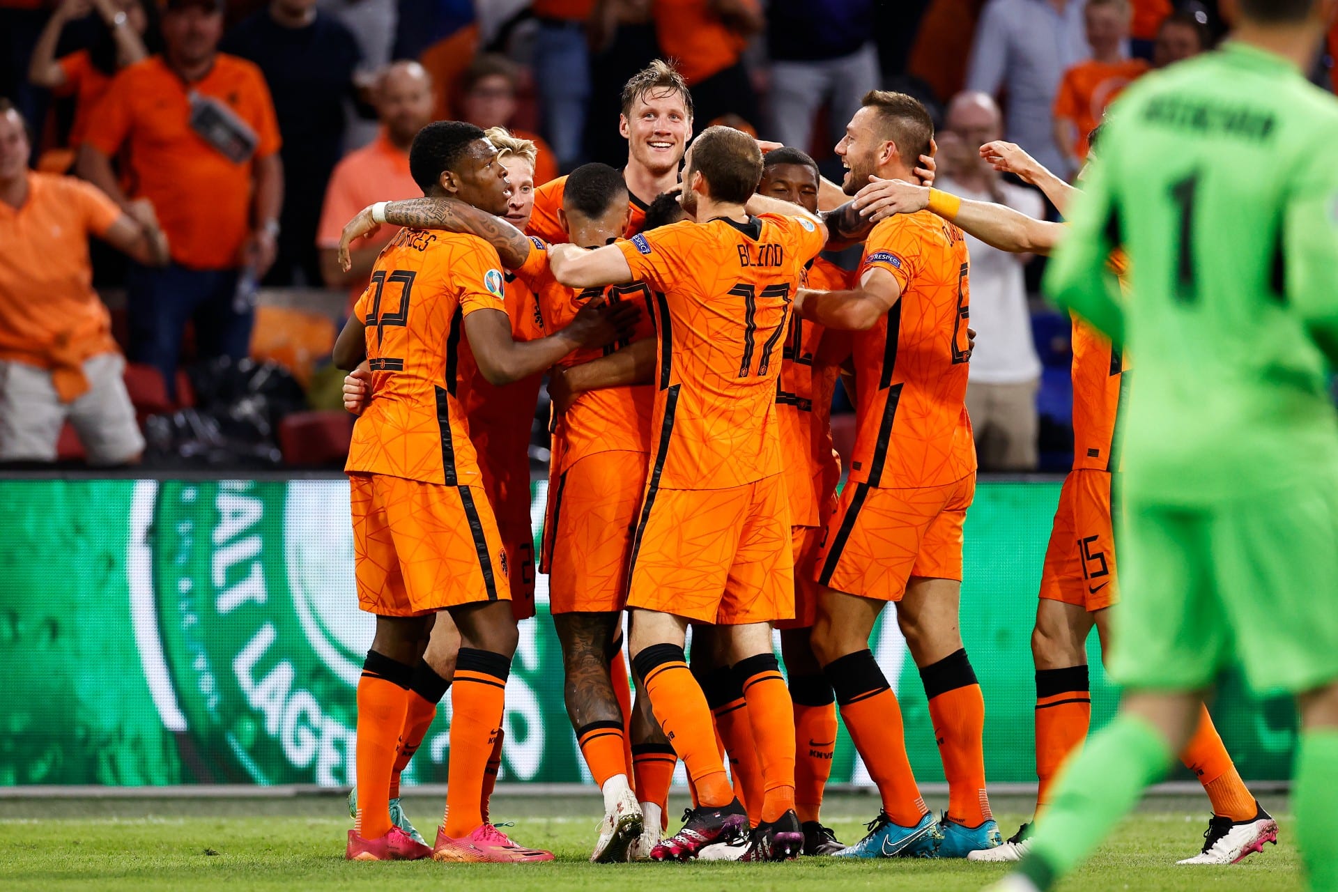 Wijnaldum maakt einde aan 9 jaar zonder Nederlandse treffer op EK