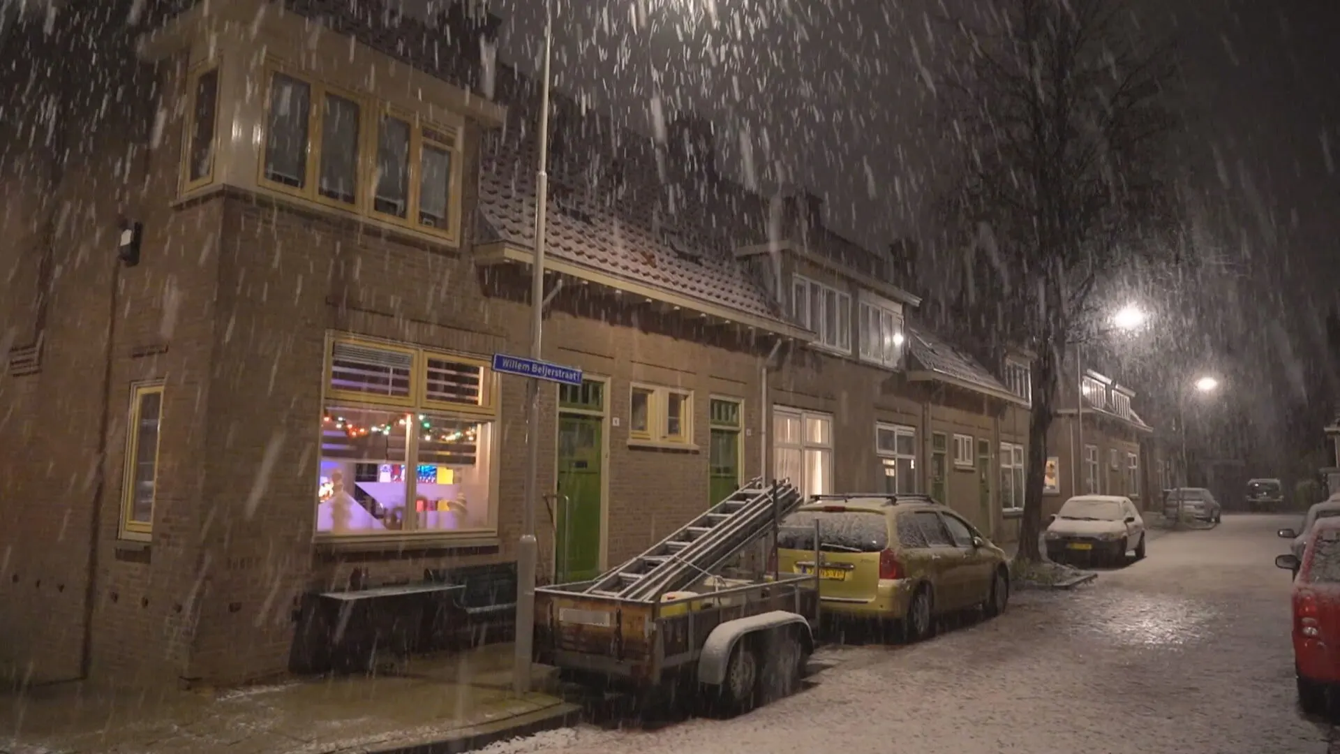 ZIEN: Sneeuw bedekt Nederland met een wit laagje